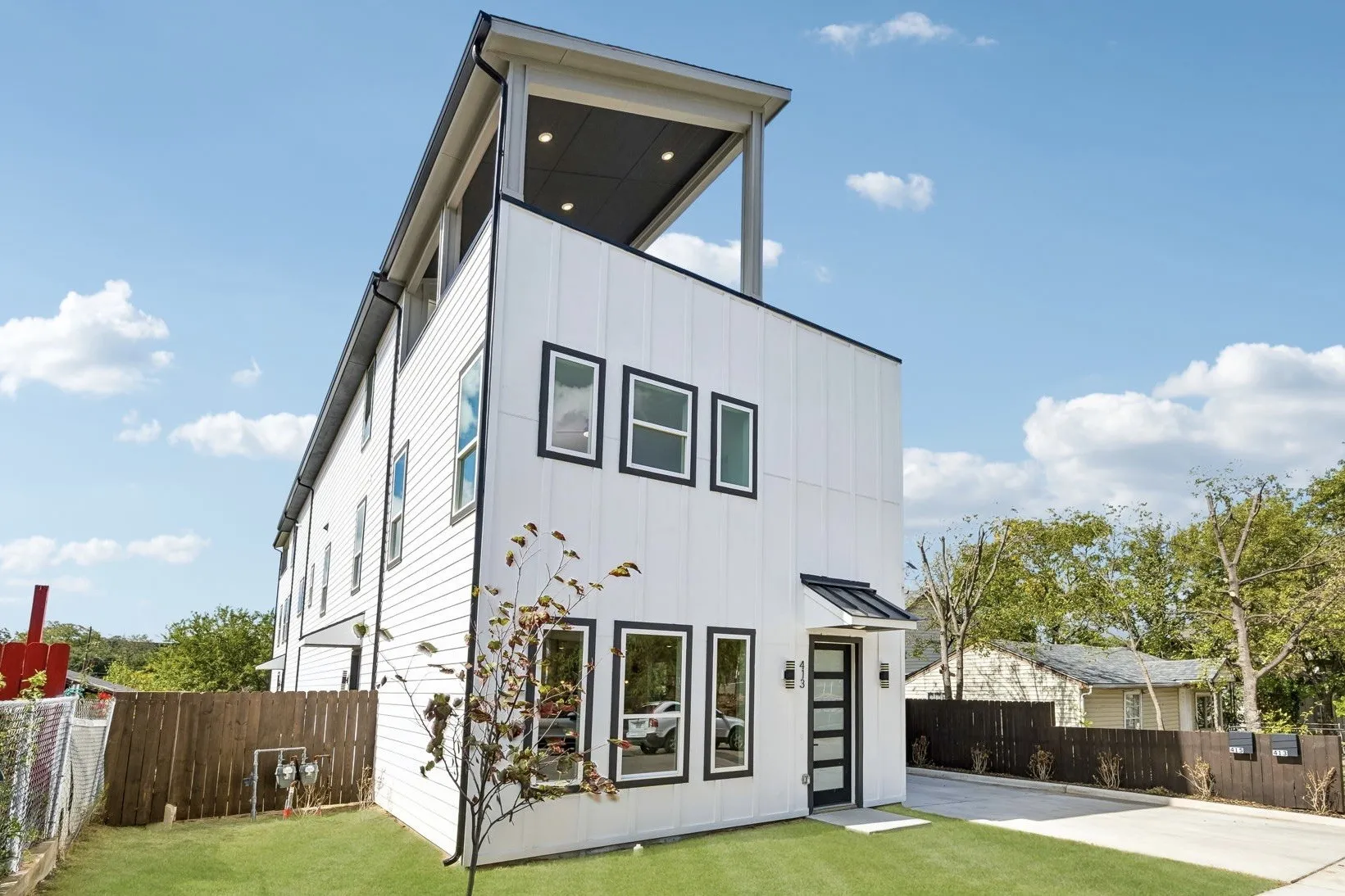 Single Family Residence For Sale in Dallas County , 413 N Patton Avenue, Dallas, Texas 75203, 3 Bedroom, 3 Bathroom, 2 Garage spaces, 2,500 Sqft, built in 2026, mls#21411046, Real Estate Agent in Dallas, Homes For Sale in Dallas county, Homes For Sale in Dallas, Realtor in Dallas Texas, Real Estate Brokerage Independent Realty Texas, Luminita Cordes Realtor