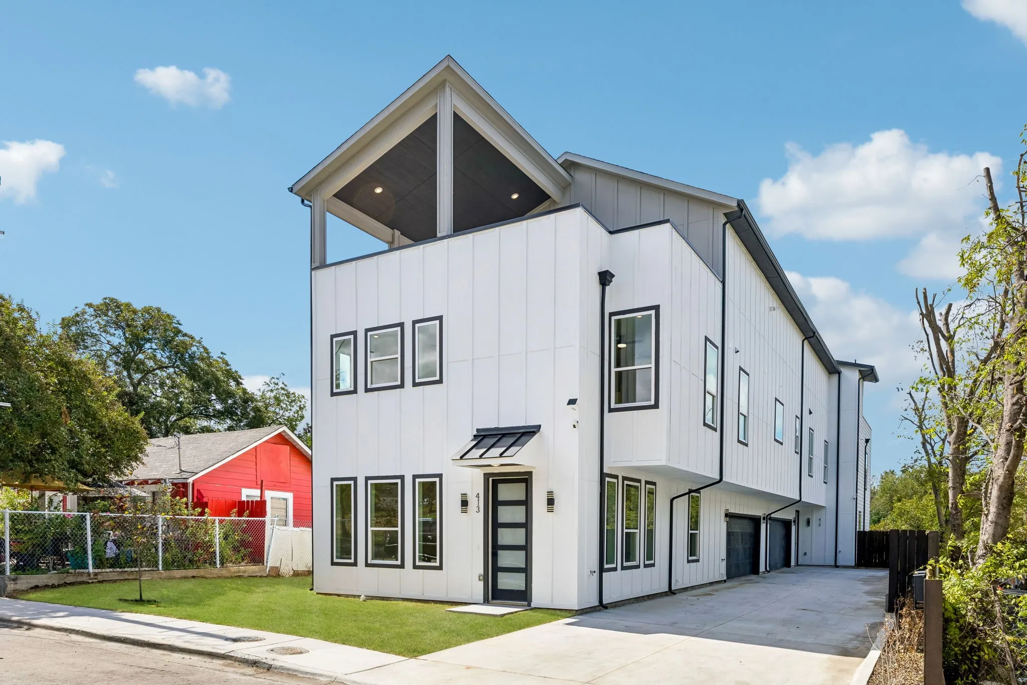 Single Family Residence For Sale in Dallas County , 413 N Patton Avenue, Dallas, Texas 75203, 3 Bedroom, 3 Bathroom, 2 Garage spaces, 2,500 Sqft, built in 2026, mls#21411046, Real Estate Agent in Dallas, Homes For Sale in Dallas county, Homes For Sale in Dallas, Realtor in Dallas Texas, Real Estate Brokerage Independent Realty Texas, Luminita Cordes Realtor