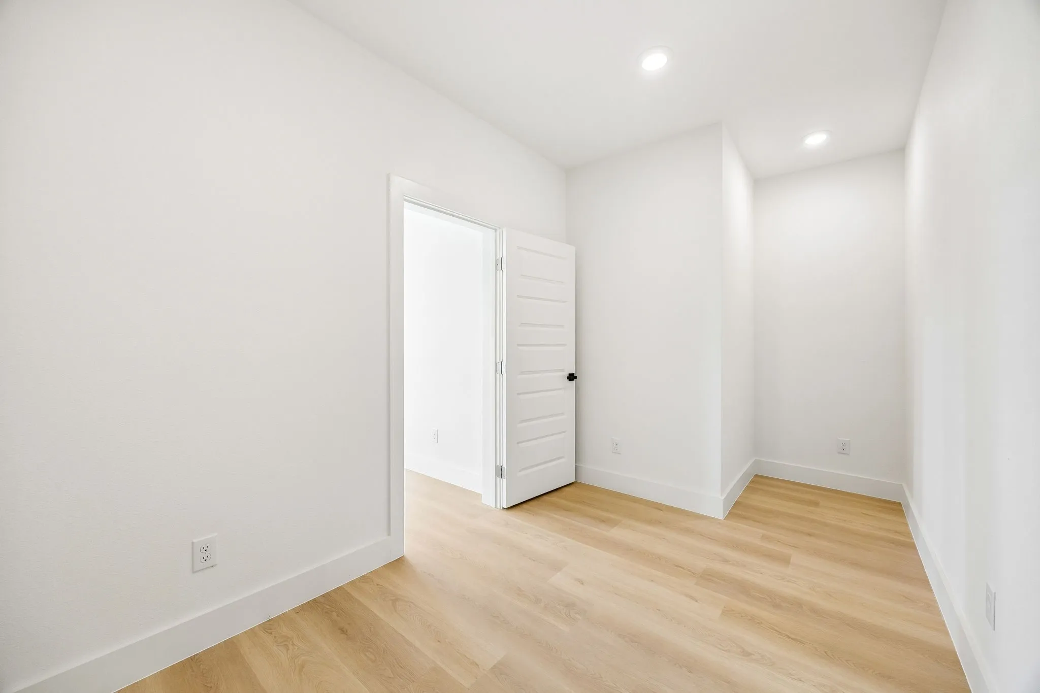 Single Family Residence For Sale in Dallas County , 413 N Patton Avenue, Dallas, Texas 75203, 3 Bedroom, 3 Bathroom, 2 Garage spaces, 2,500 Sqft, built in 2026, mls#21411046, Real Estate Agent in Dallas, Homes For Sale in Dallas county, Homes For Sale in Dallas, Realtor in Dallas Texas, Real Estate Brokerage Independent Realty Texas, Luminita Cordes Realtor