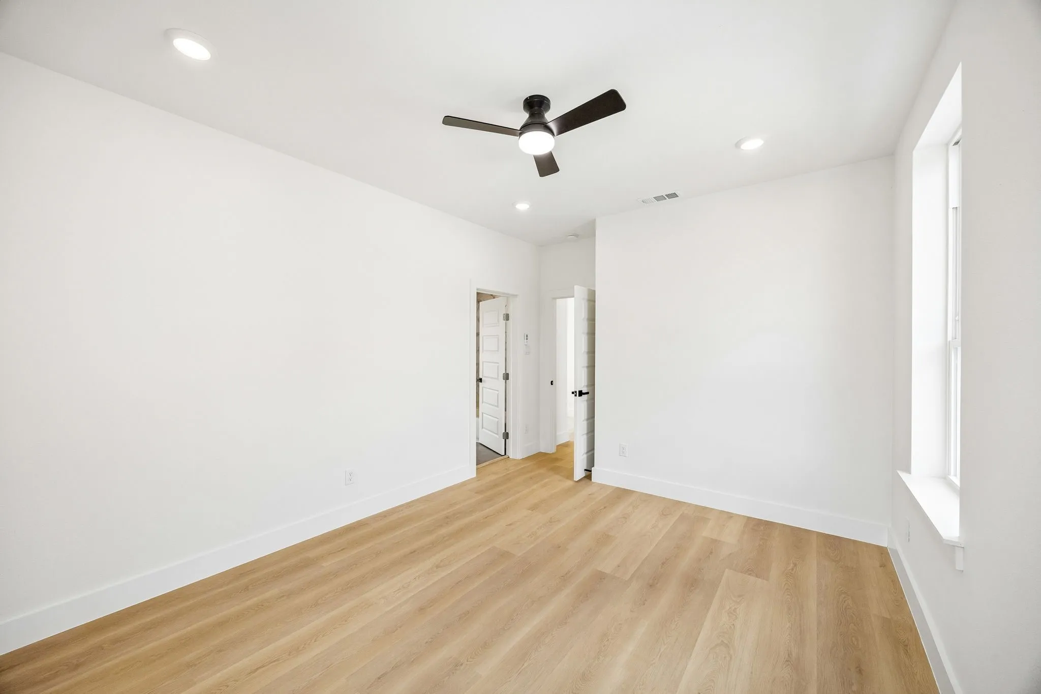 Single Family Residence For Sale in Dallas County , 413 N Patton Avenue, Dallas, Texas 75203, 3 Bedroom, 3 Bathroom, 2 Garage spaces, 2,500 Sqft, built in 2026, mls#21411046, Real Estate Agent in Dallas, Homes For Sale in Dallas county, Homes For Sale in Dallas, Realtor in Dallas Texas, Real Estate Brokerage Independent Realty Texas, Luminita Cordes Realtor