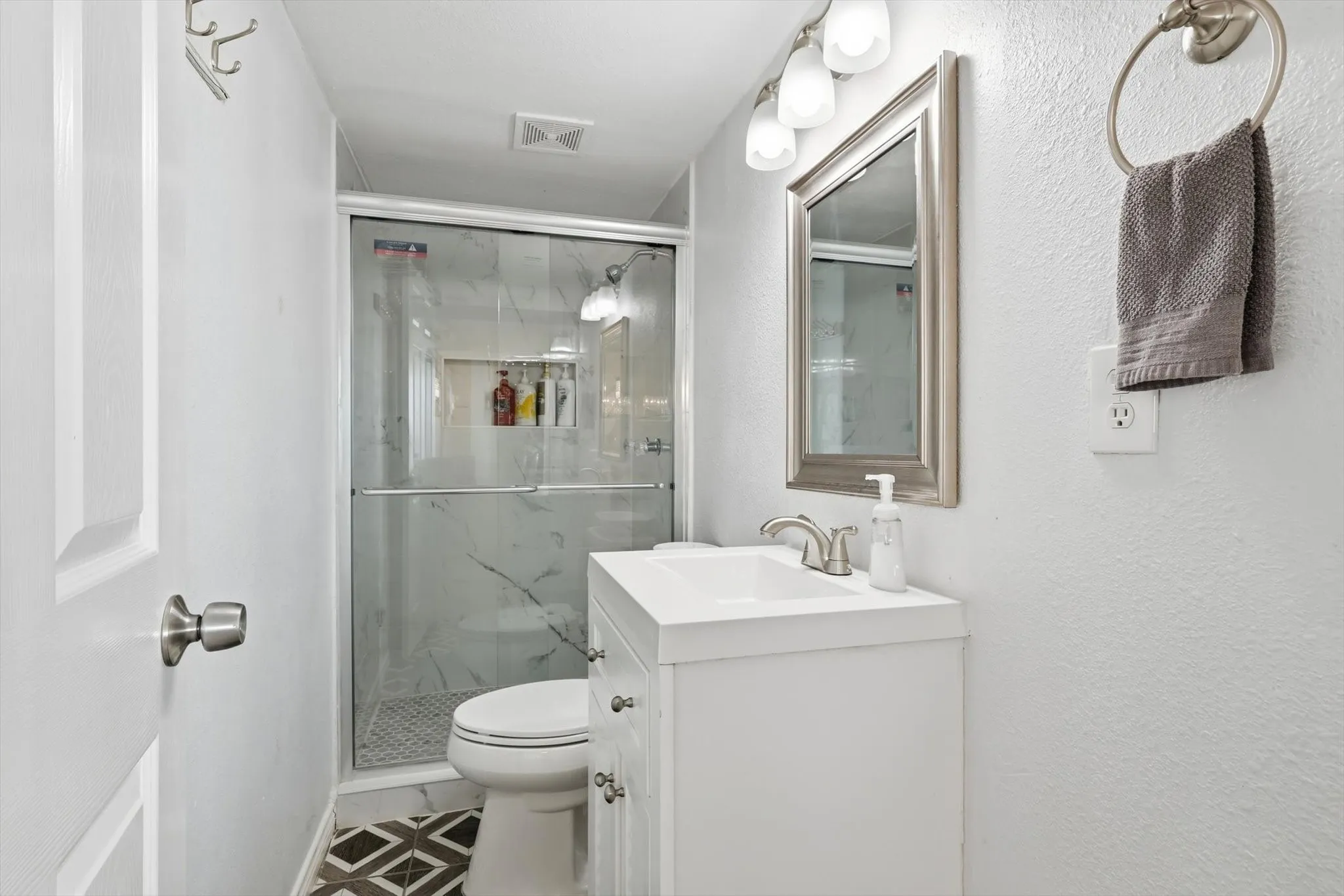 Single Family Residence For Rent in Wise County , 732 Blue Fathom Drive, Runaway Bay, Texas 76426, 3 Bedroom, 3 Bathroom, Garage spaces, 2,064 Sqft, built in 1990, mls#21411254, Real Estate Agent in Runaway Bay, Homes For Rent in Wise county, Homes For Rent in Runaway Bay, Realtor in Runaway Bay Texas, Real Estate Brokerage Independent Realty Texas, Luminita Cordes Realtor