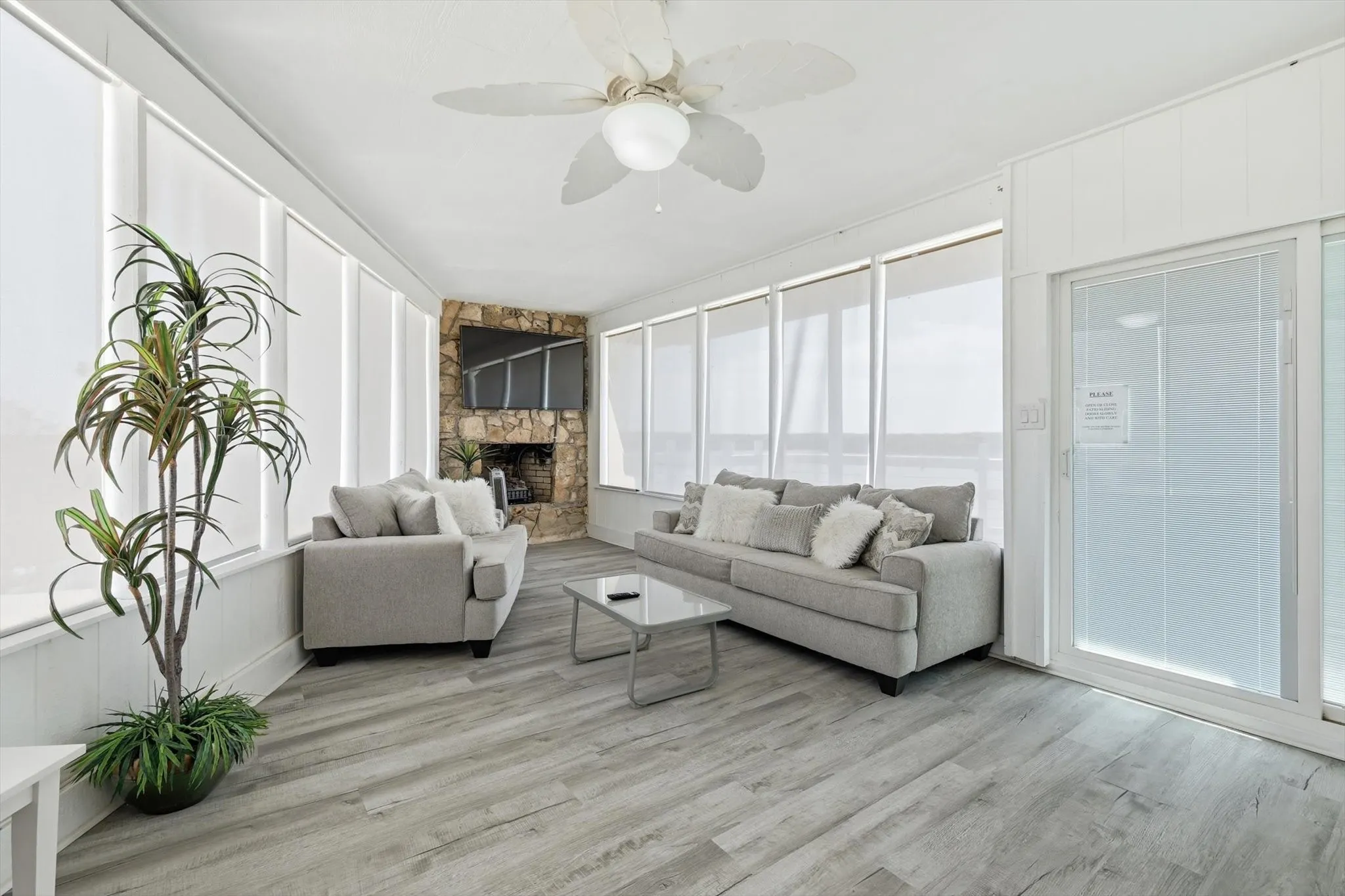 Single Family Residence For Rent in Wise County , 732 Blue Fathom Drive, Runaway Bay, Texas 76426, 3 Bedroom, 3 Bathroom, Garage spaces, 2,064 Sqft, built in 1990, mls#21411254, Real Estate Agent in Runaway Bay, Homes For Rent in Wise county, Homes For Rent in Runaway Bay, Realtor in Runaway Bay Texas, Real Estate Brokerage Independent Realty Texas, Luminita Cordes Realtor