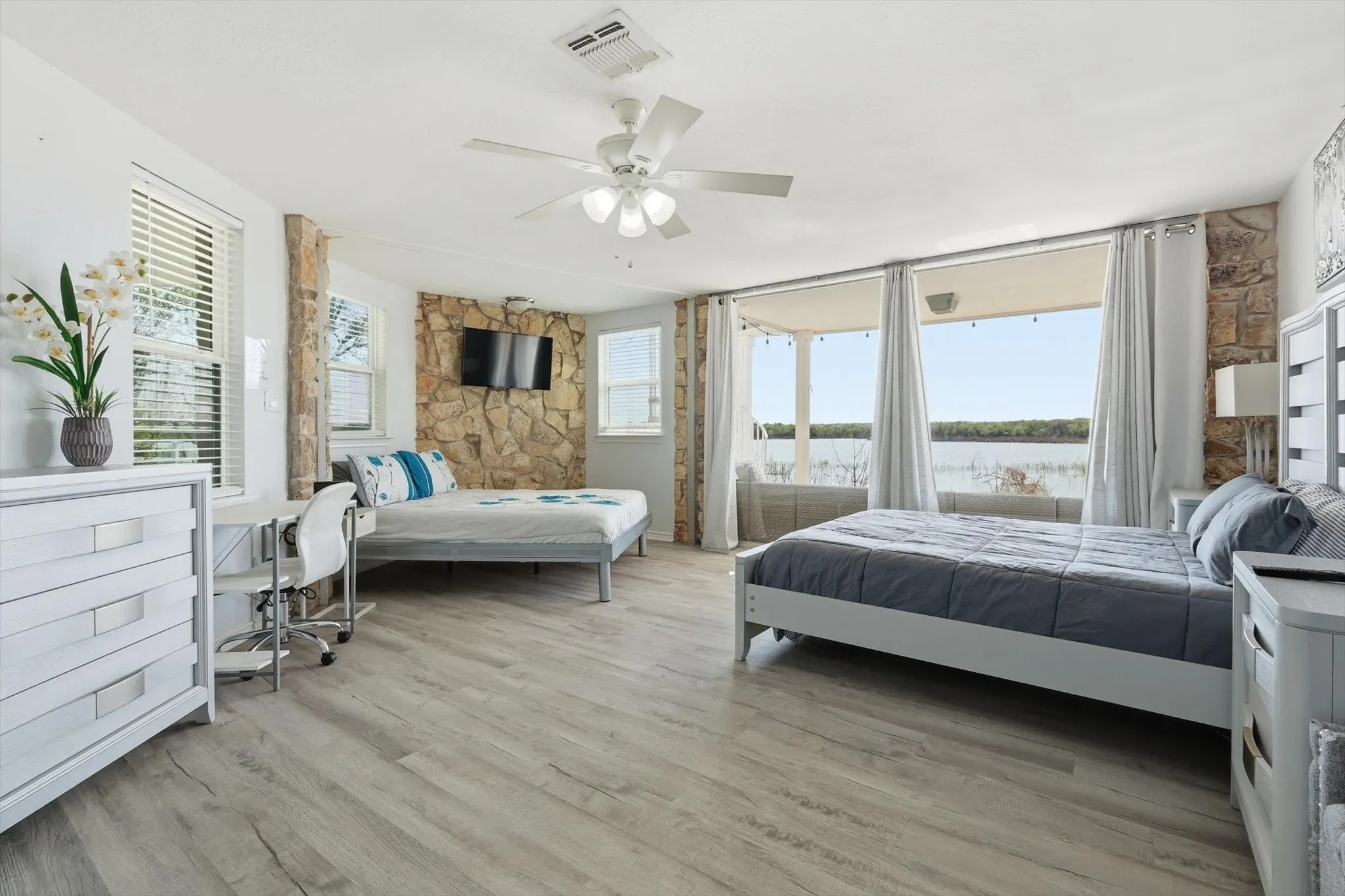 Single Family Residence For Rent in Wise County , 732 Blue Fathom Drive, Runaway Bay, Texas 76426, 3 Bedroom, 3 Bathroom, Garage spaces, 2,064 Sqft, built in 1990, mls#21411254, Real Estate Agent in Runaway Bay, Homes For Rent in Wise county, Homes For Rent in Runaway Bay, Realtor in Runaway Bay Texas, Real Estate Brokerage Independent Realty Texas, Luminita Cordes Realtor