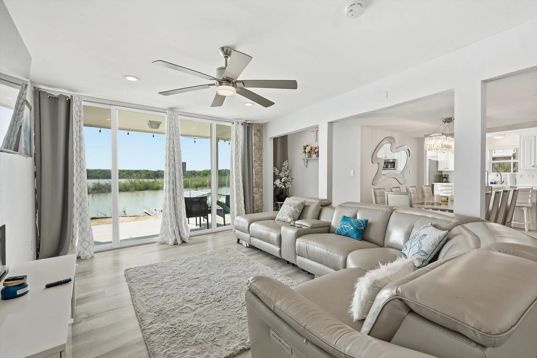 Single Family Residence For Rent in Wise County , 732 Blue Fathom Drive, Runaway Bay, Texas 76426, 3 Bedroom, 3 Bathroom, Garage spaces, 2,064 Sqft, built in 1990, mls#21411254, Real Estate Agent in Runaway Bay, Homes For Rent in Wise county, Homes For Rent in Runaway Bay, Realtor in Runaway Bay Texas, Real Estate Brokerage Independent Realty Texas, Luminita Cordes Realtor
