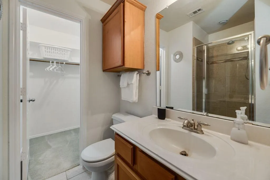 Single Family Residence For Rent in Denton County , 13714 Fall Harvest Drive, Frisco, Texas 75033, 4 Bedroom, 5 Bathroom, 2 Garage spaces, 4,115 Sqft, built in 2006, mls#21411256, Real Estate Agent in Frisco, Homes For Rent in Denton county, Homes For Rent in Frisco, Realtor in Frisco Texas, Real Estate Brokerage Independent Realty Texas, Luminita Cordes Realtor