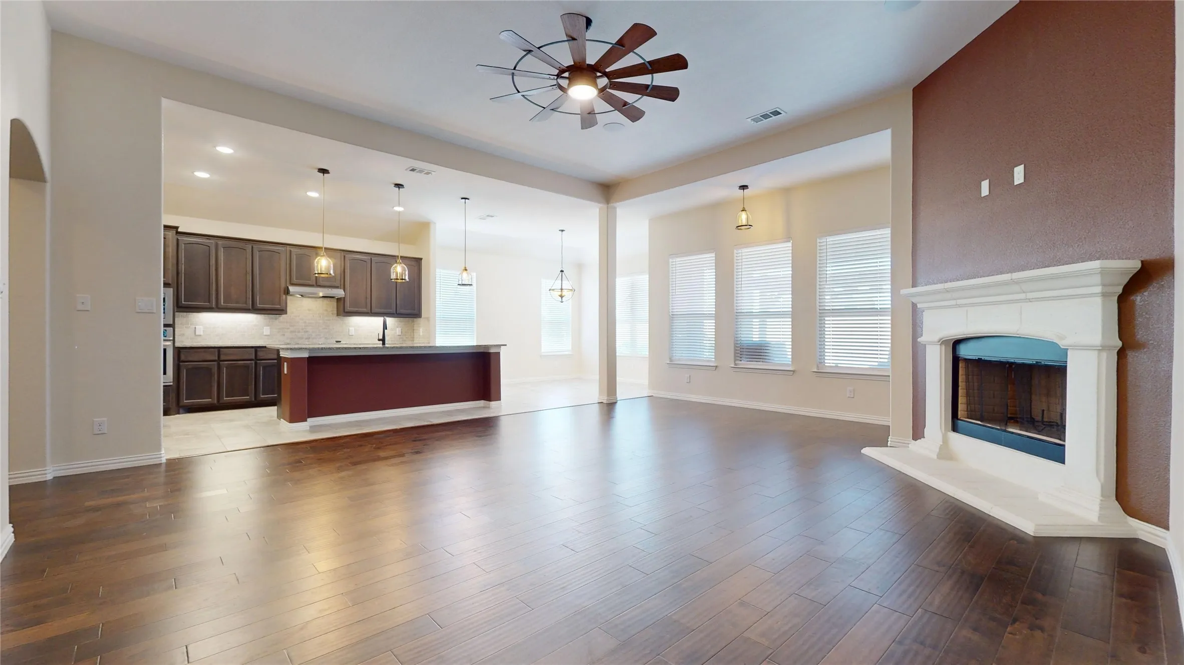 Single Family Residence For Sale in Parker County , 1021 Flagstone Drive, Weatherford, Texas 76085, 4 Bedroom, 3 Bathroom, 3 Garage spaces, 2,448 Sqft, built in 2019, mls#21411197, Real Estate Agent in Weatherford, Homes For Sale in Parker county, Homes For Sale in Weatherford, Realtor in Weatherford Texas, Real Estate Brokerage Independent Realty Texas, Luminita Cordes Realtor