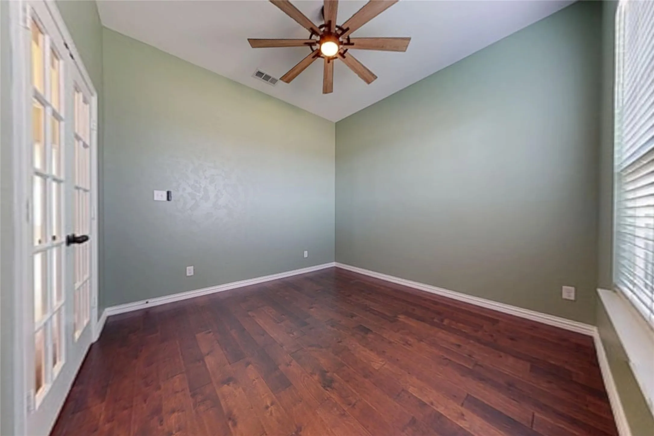 Single Family Residence For Sale in Parker County , 1021 Flagstone Drive, Weatherford, Texas 76085, 4 Bedroom, 3 Bathroom, 3 Garage spaces, 2,448 Sqft, built in 2019, mls#21411197, Real Estate Agent in Weatherford, Homes For Sale in Parker county, Homes For Sale in Weatherford, Realtor in Weatherford Texas, Real Estate Brokerage Independent Realty Texas, Luminita Cordes Realtor