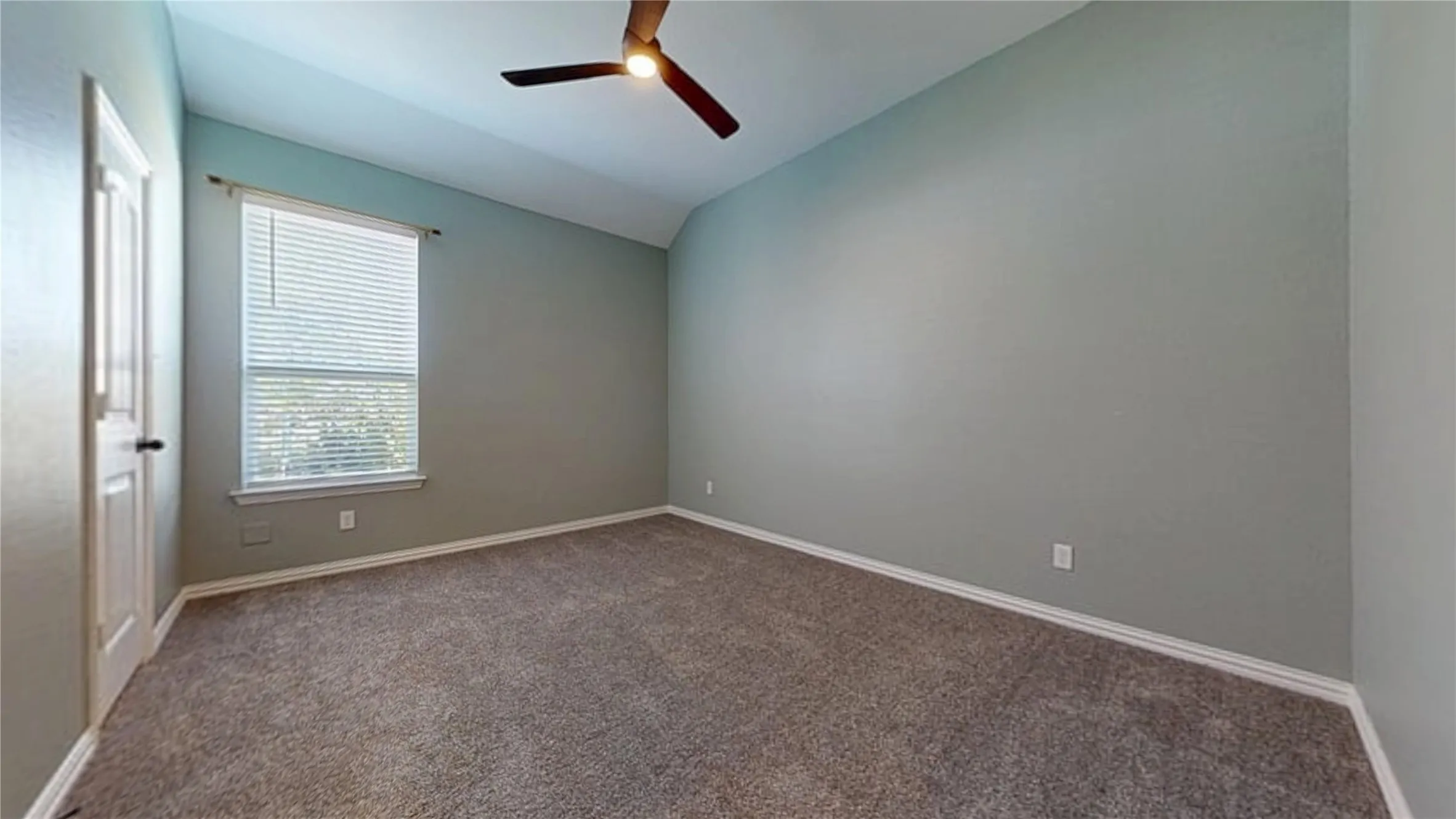 Single Family Residence For Sale in Parker County , 1021 Flagstone Drive, Weatherford, Texas 76085, 4 Bedroom, 3 Bathroom, 3 Garage spaces, 2,448 Sqft, built in 2019, mls#21411197, Real Estate Agent in Weatherford, Homes For Sale in Parker county, Homes For Sale in Weatherford, Realtor in Weatherford Texas, Real Estate Brokerage Independent Realty Texas, Luminita Cordes Realtor