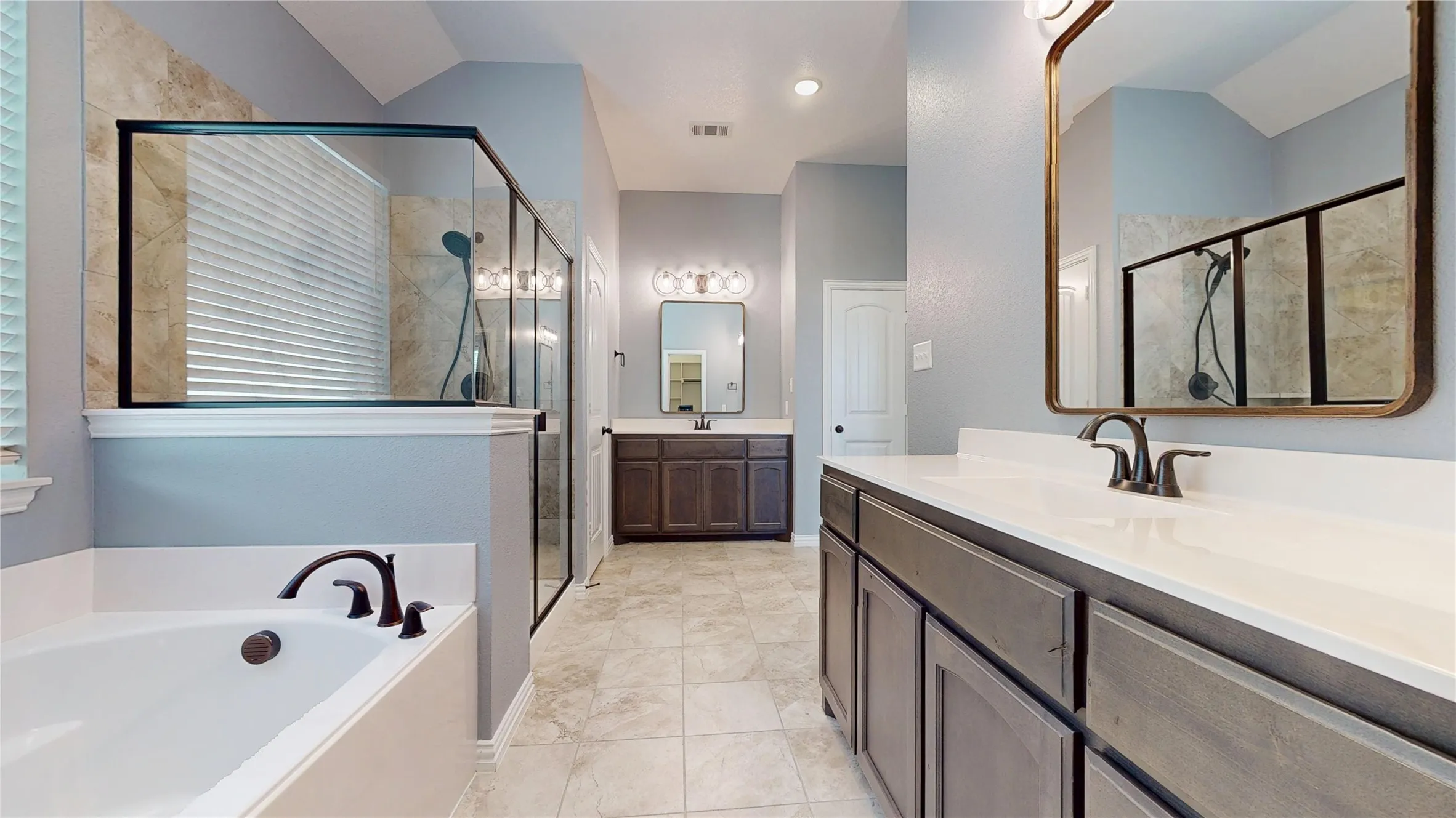 Single Family Residence For Sale in Parker County , 1021 Flagstone Drive, Weatherford, Texas 76085, 4 Bedroom, 3 Bathroom, 3 Garage spaces, 2,448 Sqft, built in 2019, mls#21411197, Real Estate Agent in Weatherford, Homes For Sale in Parker county, Homes For Sale in Weatherford, Realtor in Weatherford Texas, Real Estate Brokerage Independent Realty Texas, Luminita Cordes Realtor