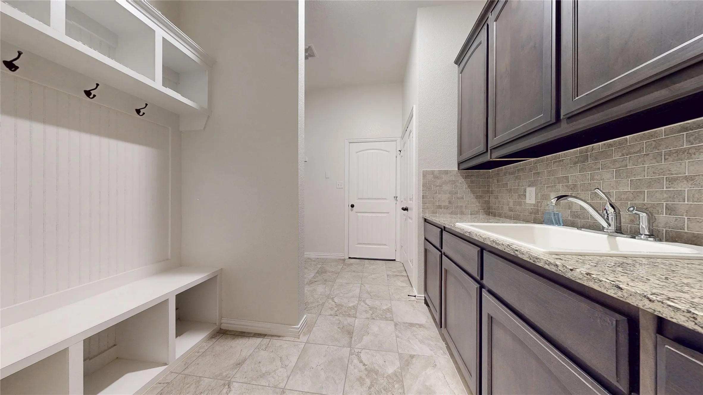 Single Family Residence For Sale in Parker County , 1021 Flagstone Drive, Weatherford, Texas 76085, 4 Bedroom, 3 Bathroom, 3 Garage spaces, 2,448 Sqft, built in 2019, mls#21411197, Real Estate Agent in Weatherford, Homes For Sale in Parker county, Homes For Sale in Weatherford, Realtor in Weatherford Texas, Real Estate Brokerage Independent Realty Texas, Luminita Cordes Realtor