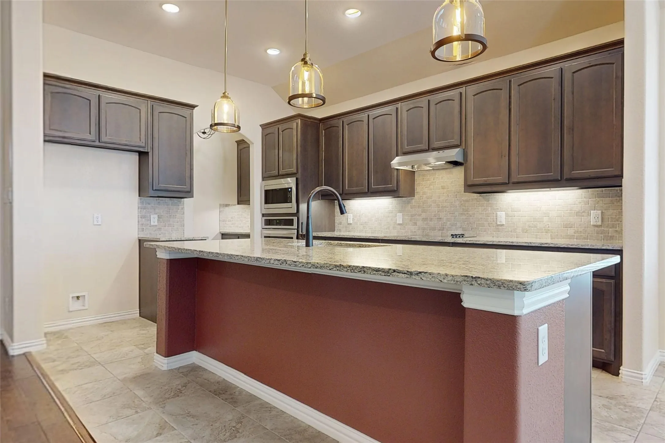 Single Family Residence For Sale in Parker County , 1021 Flagstone Drive, Weatherford, Texas 76085, 4 Bedroom, 3 Bathroom, 3 Garage spaces, 2,448 Sqft, built in 2019, mls#21411197, Real Estate Agent in Weatherford, Homes For Sale in Parker county, Homes For Sale in Weatherford, Realtor in Weatherford Texas, Real Estate Brokerage Independent Realty Texas, Luminita Cordes Realtor