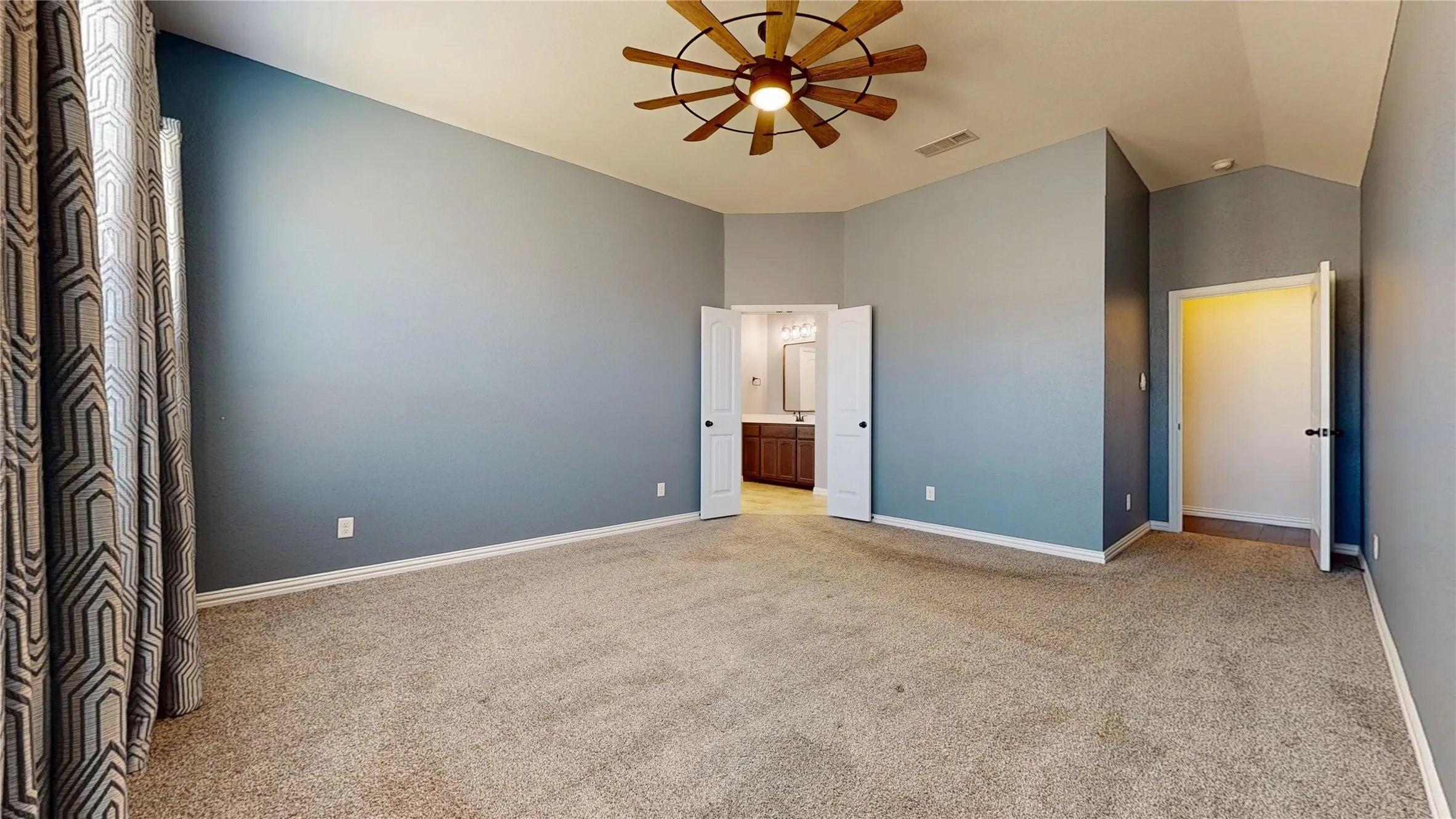 Single Family Residence For Sale in Parker County , 1021 Flagstone Drive, Weatherford, Texas 76085, 4 Bedroom, 3 Bathroom, 3 Garage spaces, 2,448 Sqft, built in 2019, mls#21411197, Real Estate Agent in Weatherford, Homes For Sale in Parker county, Homes For Sale in Weatherford, Realtor in Weatherford Texas, Real Estate Brokerage Independent Realty Texas, Luminita Cordes Realtor
