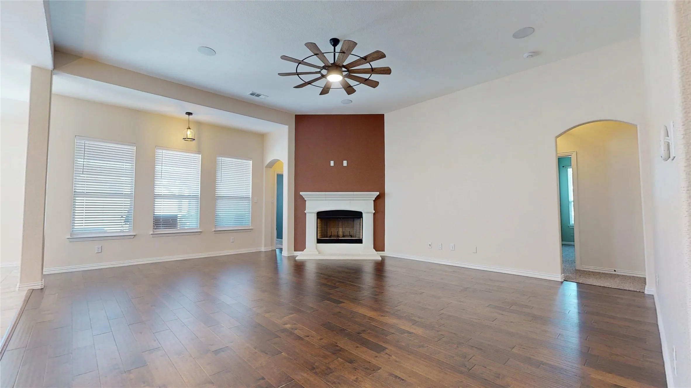 Single Family Residence For Sale in Parker County , 1021 Flagstone Drive, Weatherford, Texas 76085, 4 Bedroom, 3 Bathroom, 3 Garage spaces, 2,448 Sqft, built in 2019, mls#21411197, Real Estate Agent in Weatherford, Homes For Sale in Parker county, Homes For Sale in Weatherford, Realtor in Weatherford Texas, Real Estate Brokerage Independent Realty Texas, Luminita Cordes Realtor