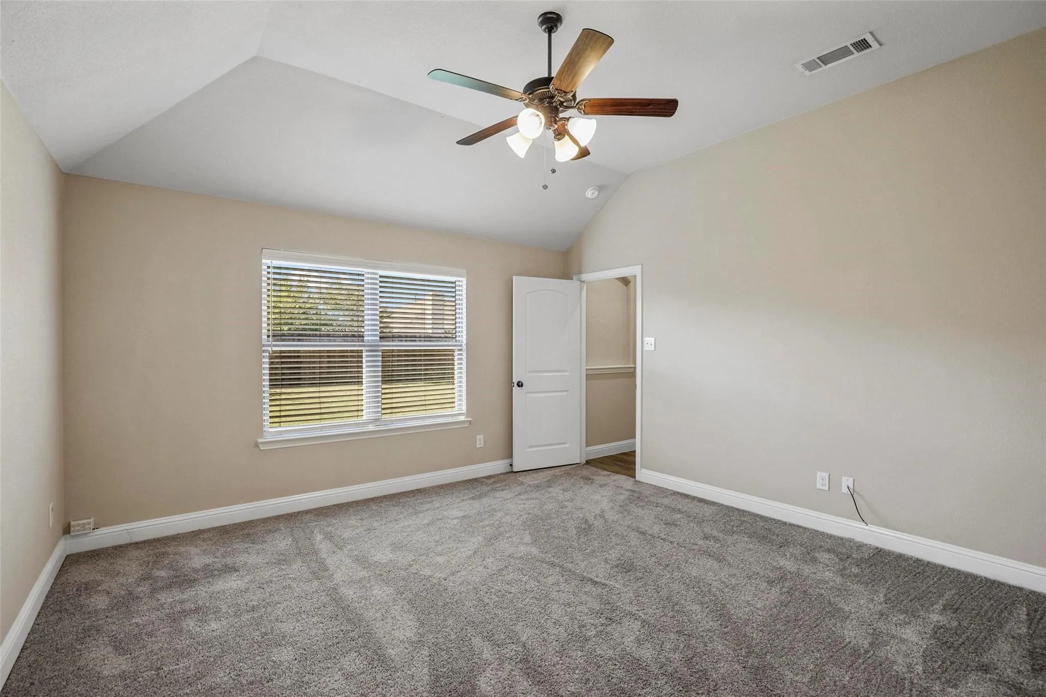 Single Family Residence For Sale in Kaufman County , 172 Landsdale Circle, Forney, Texas 75126, 4 Bedroom, 2 Bathroom, 2 Garage spaces, 1,896 Sqft, built in 2019, mls#21410785, Real Estate Agent in Forney, Homes For Sale in Kaufman county, Homes For Sale in Forney, Realtor in Forney Texas, Real Estate Brokerage Independent Realty Texas, Luminita Cordes Realtor