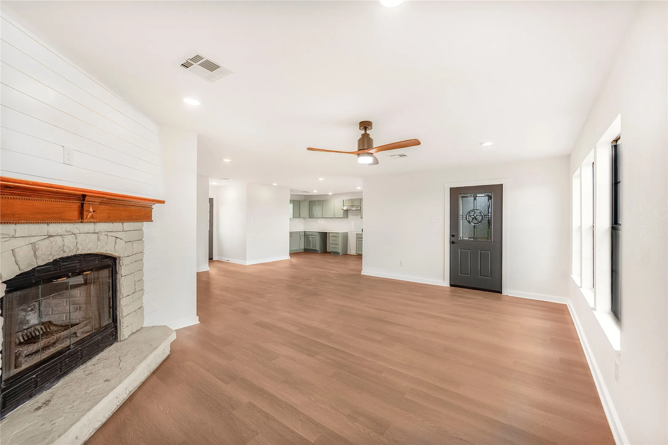 Single Family Residence For Sale in Mc Lennan County , 6903 Rogers Hill, Waco, Texas 76705, 3 Bedroom, 2 Bathroom, Garage spaces, 1,500 Sqft, built in 1970, mls#21411202, Real Estate Agent in Waco, Homes For Sale in Mc Lennan county, Homes For Sale in Waco, Realtor in Waco Texas, Real Estate Brokerage Independent Realty Texas, Luminita Cordes Realtor