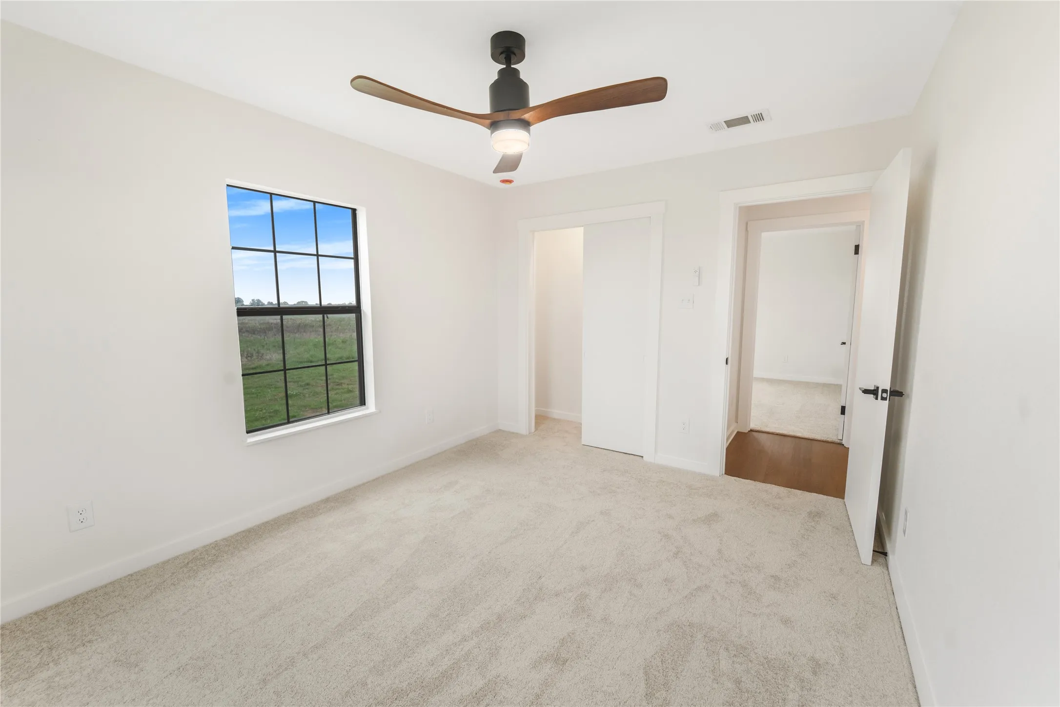 Single Family Residence For Sale in Mc Lennan County , 6903 Rogers Hill, Waco, Texas 76705, 3 Bedroom, 2 Bathroom, Garage spaces, 1,500 Sqft, built in 1970, mls#21411202, Real Estate Agent in Waco, Homes For Sale in Mc Lennan county, Homes For Sale in Waco, Realtor in Waco Texas, Real Estate Brokerage Independent Realty Texas, Luminita Cordes Realtor