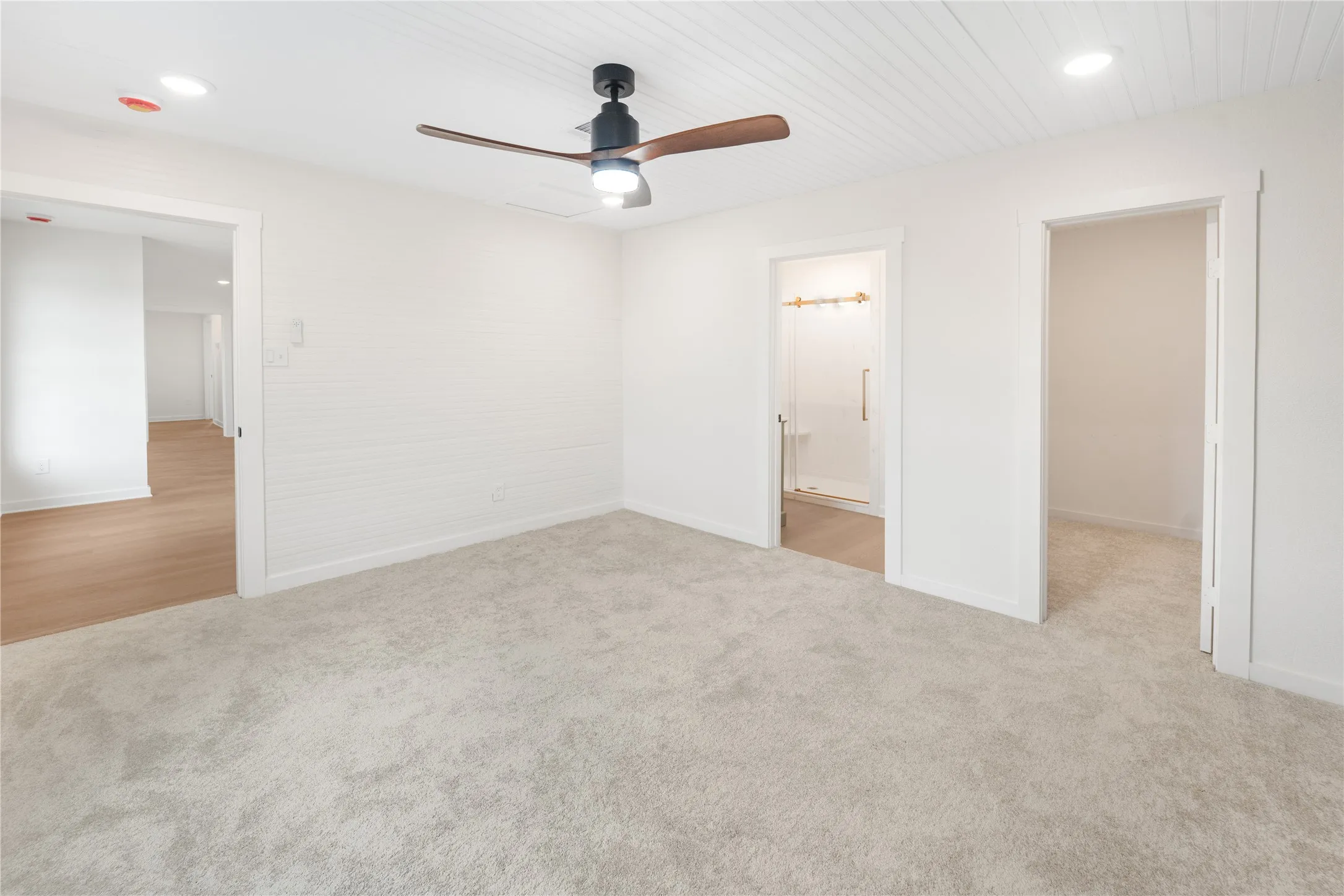 Single Family Residence For Sale in Mc Lennan County , 6903 Rogers Hill, Waco, Texas 76705, 3 Bedroom, 2 Bathroom, Garage spaces, 1,500 Sqft, built in 1970, mls#21411202, Real Estate Agent in Waco, Homes For Sale in Mc Lennan county, Homes For Sale in Waco, Realtor in Waco Texas, Real Estate Brokerage Independent Realty Texas, Luminita Cordes Realtor