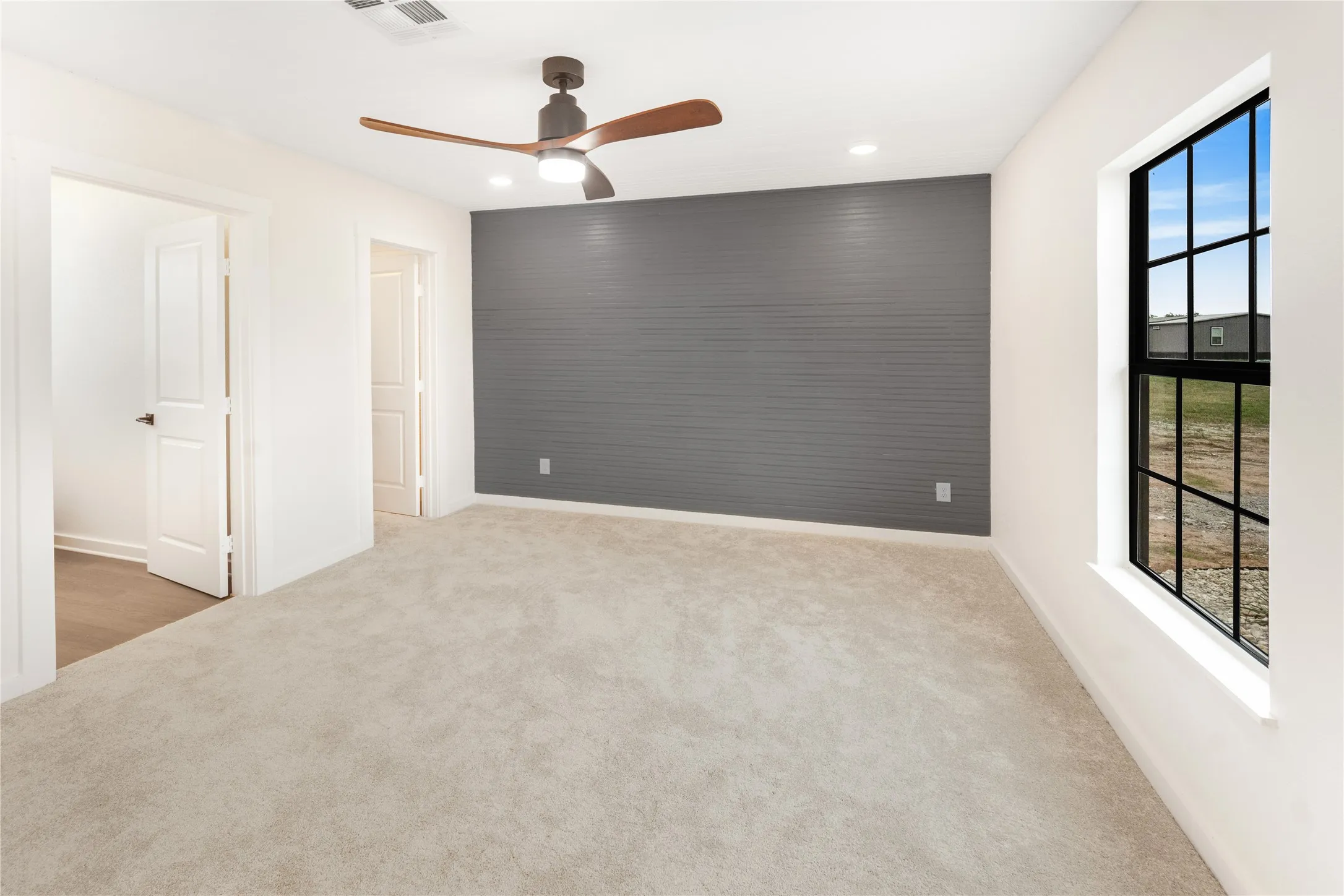 Single Family Residence For Sale in Mc Lennan County , 6903 Rogers Hill, Waco, Texas 76705, 3 Bedroom, 2 Bathroom, Garage spaces, 1,500 Sqft, built in 1970, mls#21411202, Real Estate Agent in Waco, Homes For Sale in Mc Lennan county, Homes For Sale in Waco, Realtor in Waco Texas, Real Estate Brokerage Independent Realty Texas, Luminita Cordes Realtor