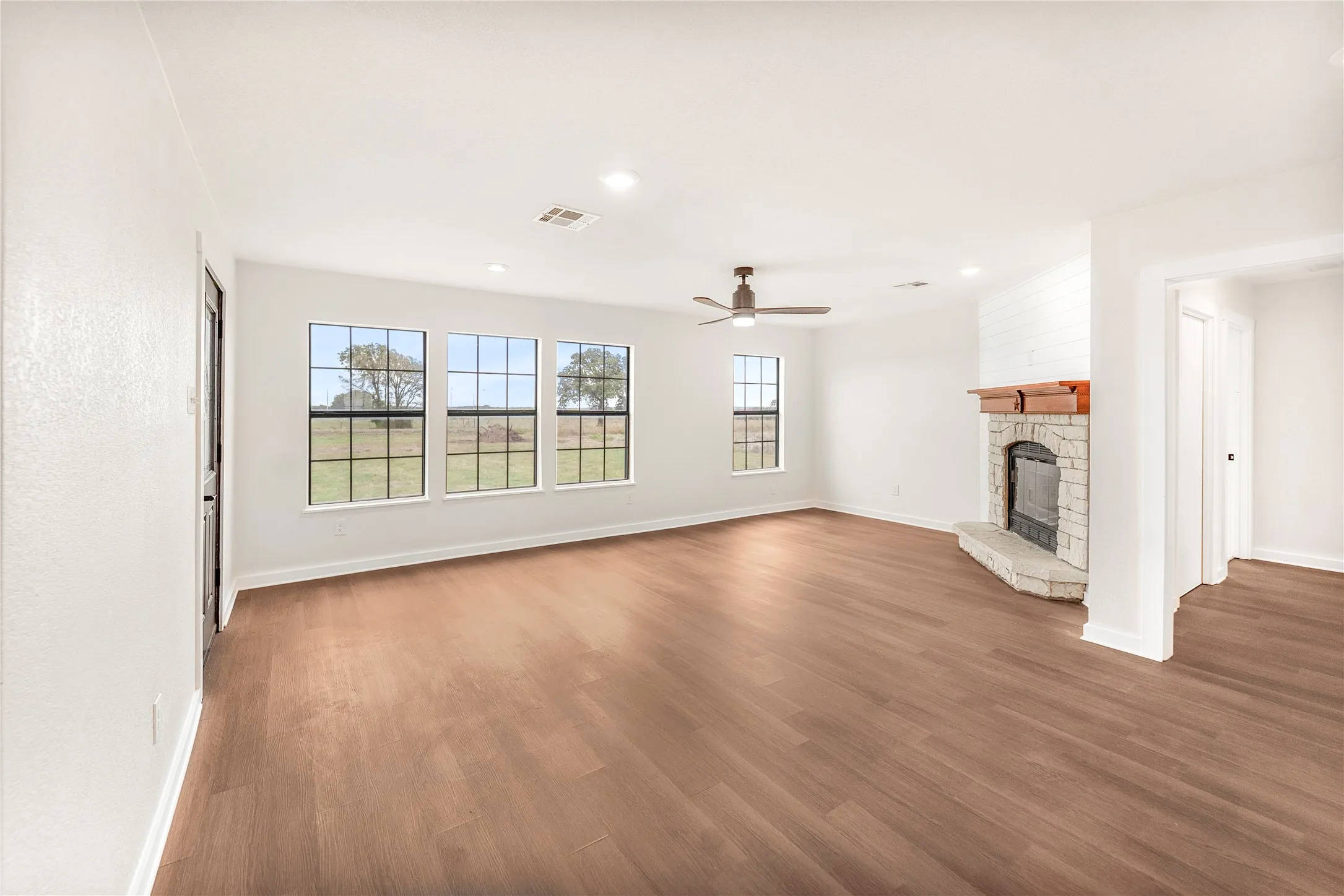 Single Family Residence For Sale in Mc Lennan County , 6903 Rogers Hill, Waco, Texas 76705, 3 Bedroom, 2 Bathroom, Garage spaces, 1,500 Sqft, built in 1970, mls#21411202, Real Estate Agent in Waco, Homes For Sale in Mc Lennan county, Homes For Sale in Waco, Realtor in Waco Texas, Real Estate Brokerage Independent Realty Texas, Luminita Cordes Realtor