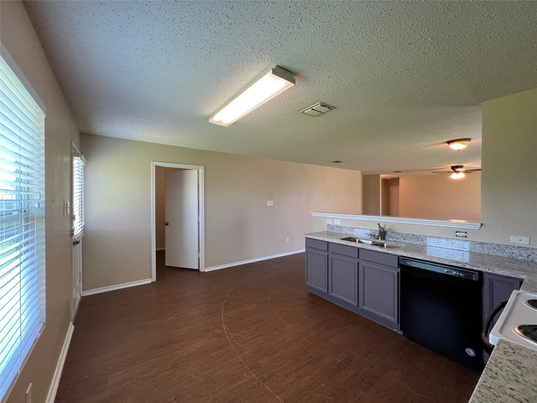 Single Family Residence For Rent in Tarrant County , 4888 Parkview Hills Lane, Fort Worth, Texas 76179, 3 Bedroom, 2 Bathroom, 2 Garage spaces, 1,606 Sqft, built in 2004, mls#21411266, Real Estate Agent in Fort Worth, Homes For Rent in Tarrant county, Homes For Rent in Fort Worth, Realtor in Fort Worth Texas, Real Estate Brokerage Independent Realty Texas, Luminita Cordes Realtor