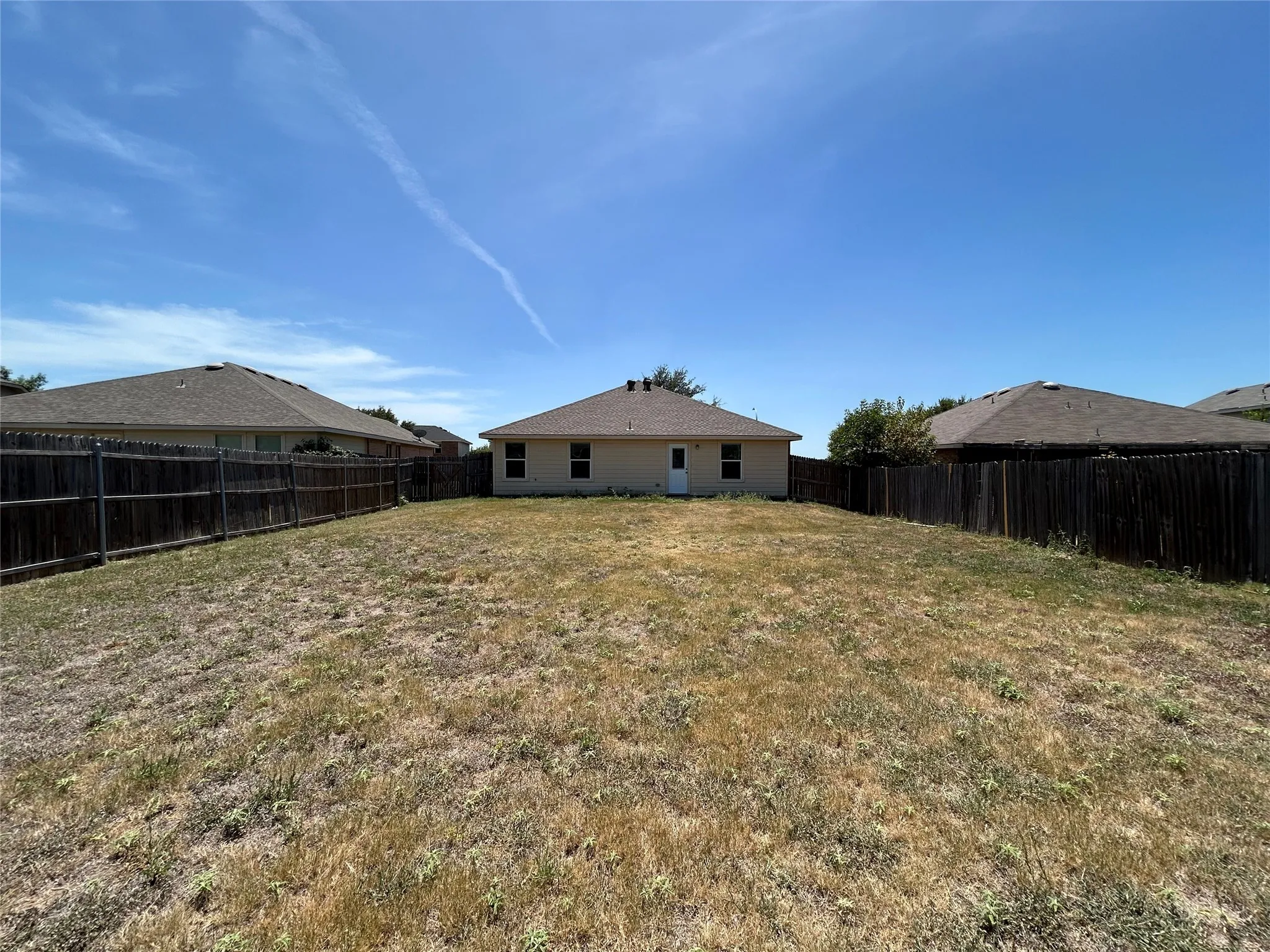 Single Family Residence For Rent in Tarrant County , 4888 Parkview Hills Lane, Fort Worth, Texas 76179, 3 Bedroom, 2 Bathroom, 2 Garage spaces, 1,606 Sqft, built in 2004, mls#21411266, Real Estate Agent in Fort Worth, Homes For Rent in Tarrant county, Homes For Rent in Fort Worth, Realtor in Fort Worth Texas, Real Estate Brokerage Independent Realty Texas, Luminita Cordes Realtor
