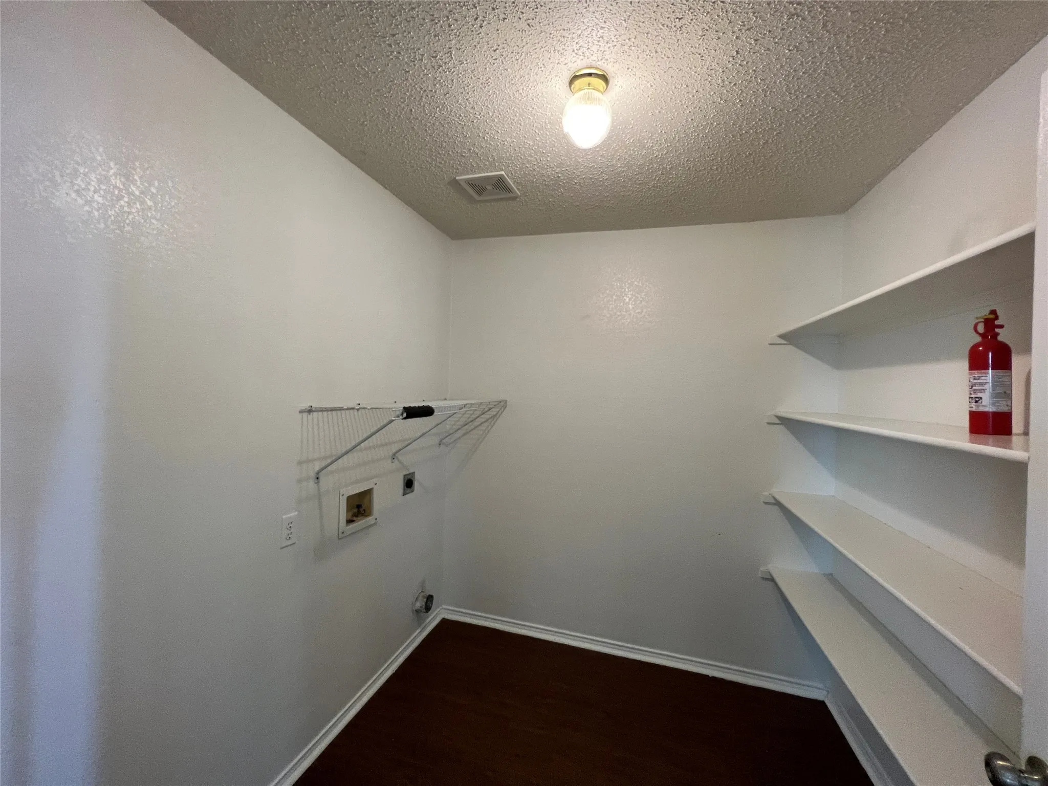 Single Family Residence For Rent in Tarrant County , 4888 Parkview Hills Lane, Fort Worth, Texas 76179, 3 Bedroom, 2 Bathroom, 2 Garage spaces, 1,606 Sqft, built in 2004, mls#21411266, Real Estate Agent in Fort Worth, Homes For Rent in Tarrant county, Homes For Rent in Fort Worth, Realtor in Fort Worth Texas, Real Estate Brokerage Independent Realty Texas, Luminita Cordes Realtor
