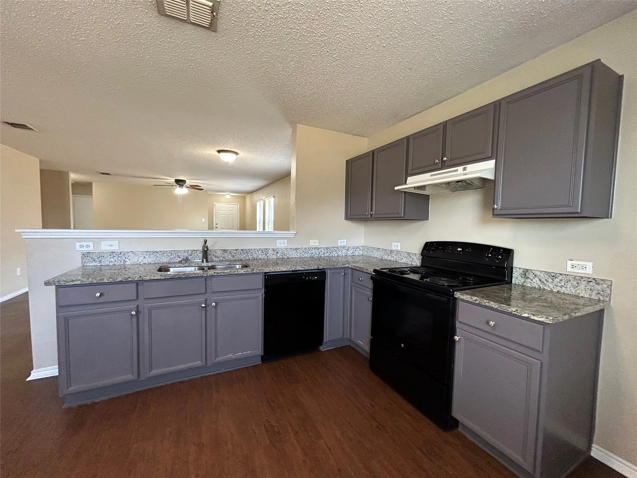 Single Family Residence For Rent in Tarrant County , 4888 Parkview Hills Lane, Fort Worth, Texas 76179, 3 Bedroom, 2 Bathroom, 2 Garage spaces, 1,606 Sqft, built in 2004, mls#21411266, Real Estate Agent in Fort Worth, Homes For Rent in Tarrant county, Homes For Rent in Fort Worth, Realtor in Fort Worth Texas, Real Estate Brokerage Independent Realty Texas, Luminita Cordes Realtor