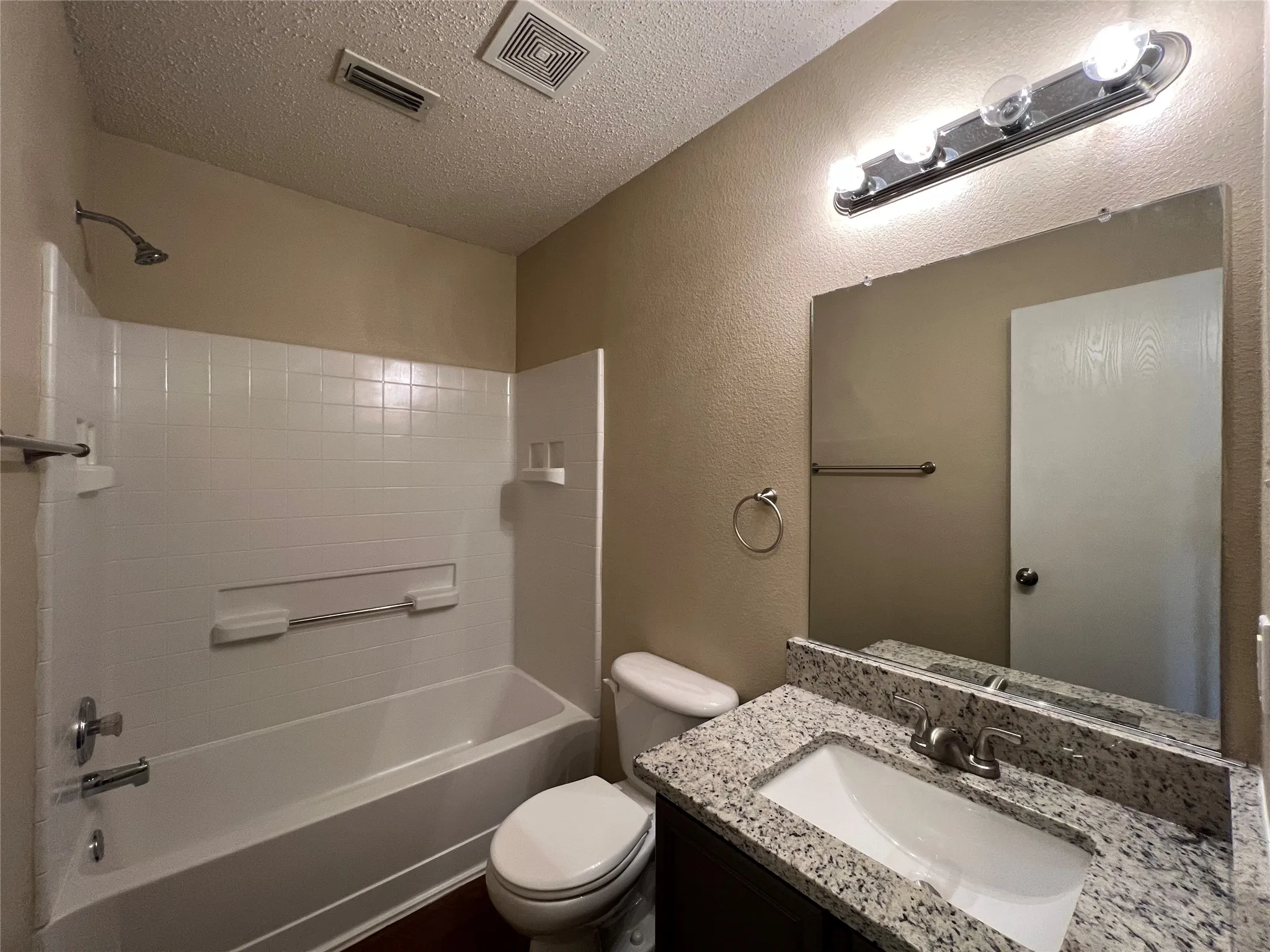 Single Family Residence For Rent in Tarrant County , 4888 Parkview Hills Lane, Fort Worth, Texas 76179, 3 Bedroom, 2 Bathroom, 2 Garage spaces, 1,606 Sqft, built in 2004, mls#21411266, Real Estate Agent in Fort Worth, Homes For Rent in Tarrant county, Homes For Rent in Fort Worth, Realtor in Fort Worth Texas, Real Estate Brokerage Independent Realty Texas, Luminita Cordes Realtor
