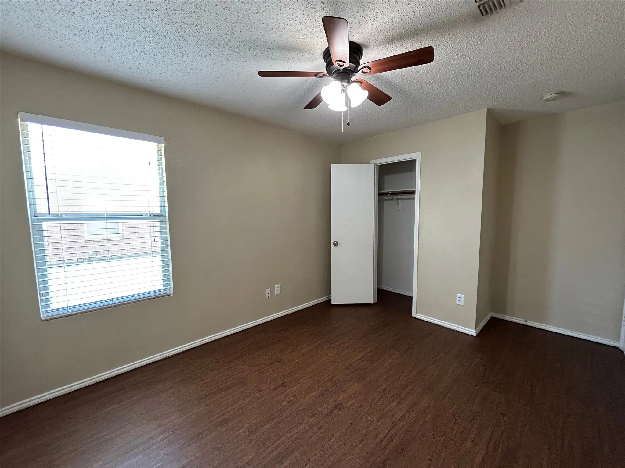 Single Family Residence For Rent in Tarrant County , 4888 Parkview Hills Lane, Fort Worth, Texas 76179, 3 Bedroom, 2 Bathroom, 2 Garage spaces, 1,606 Sqft, built in 2004, mls#21411266, Real Estate Agent in Fort Worth, Homes For Rent in Tarrant county, Homes For Rent in Fort Worth, Realtor in Fort Worth Texas, Real Estate Brokerage Independent Realty Texas, Luminita Cordes Realtor