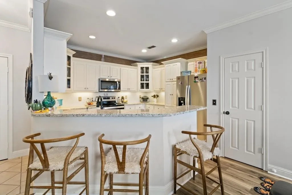 Condominium For Sale in Navarro County , 603 W 6TH Avenue 103, Corsicana, Texas 75110, 2 Bedroom, 2 Bathroom, Garage spaces, 1,475 Sqft, built in 2001, mls#21410530, Real Estate Agent in Corsicana, Homes For Sale in Navarro county, Homes For Sale in Corsicana, Realtor in Corsicana Texas, Real Estate Brokerage Independent Realty Texas, Luminita Cordes Realtor