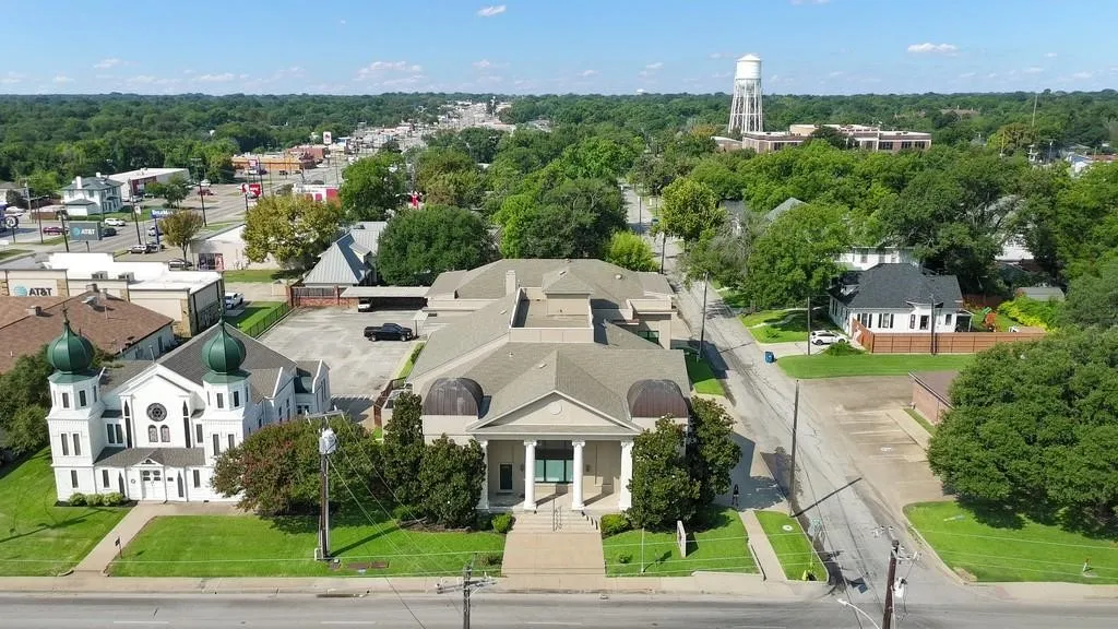 Condominium For Sale in Navarro County , 603 W 6TH Avenue 103, Corsicana, Texas 75110, 2 Bedroom, 2 Bathroom, Garage spaces, 1,475 Sqft, built in 2001, mls#21410530, Real Estate Agent in Corsicana, Homes For Sale in Navarro county, Homes For Sale in Corsicana, Realtor in Corsicana Texas, Real Estate Brokerage Independent Realty Texas, Luminita Cordes Realtor