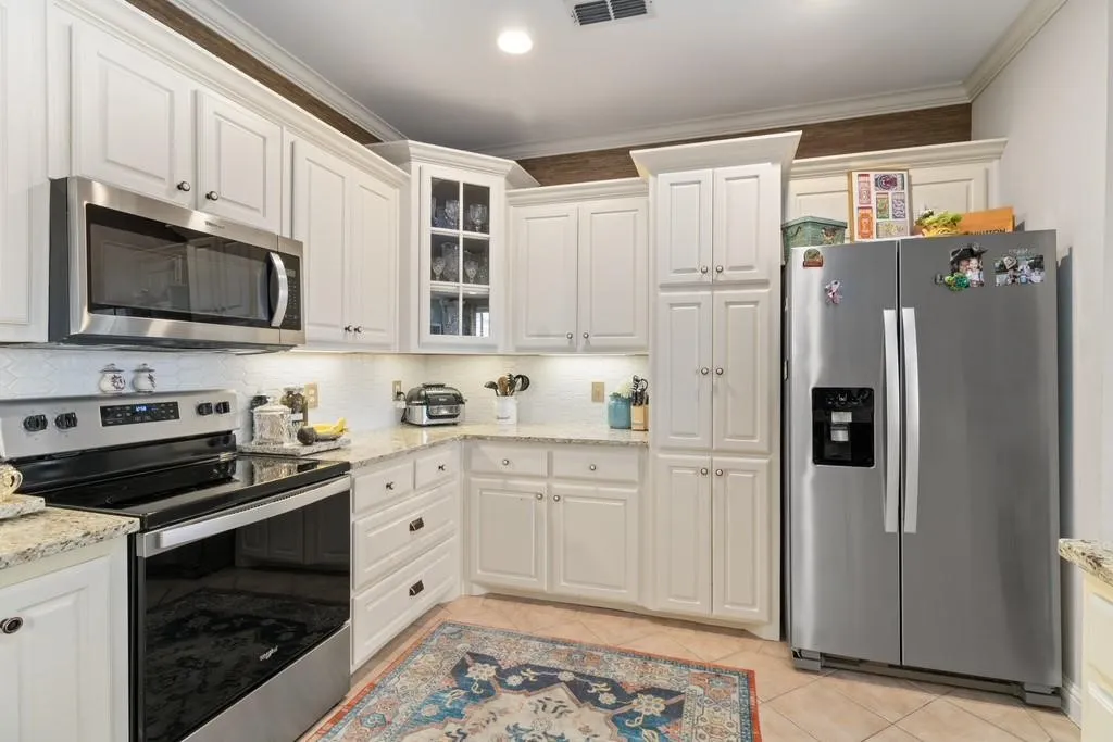 Condominium For Sale in Navarro County , 603 W 6TH Avenue 103, Corsicana, Texas 75110, 2 Bedroom, 2 Bathroom, Garage spaces, 1,475 Sqft, built in 2001, mls#21410530, Real Estate Agent in Corsicana, Homes For Sale in Navarro county, Homes For Sale in Corsicana, Realtor in Corsicana Texas, Real Estate Brokerage Independent Realty Texas, Luminita Cordes Realtor