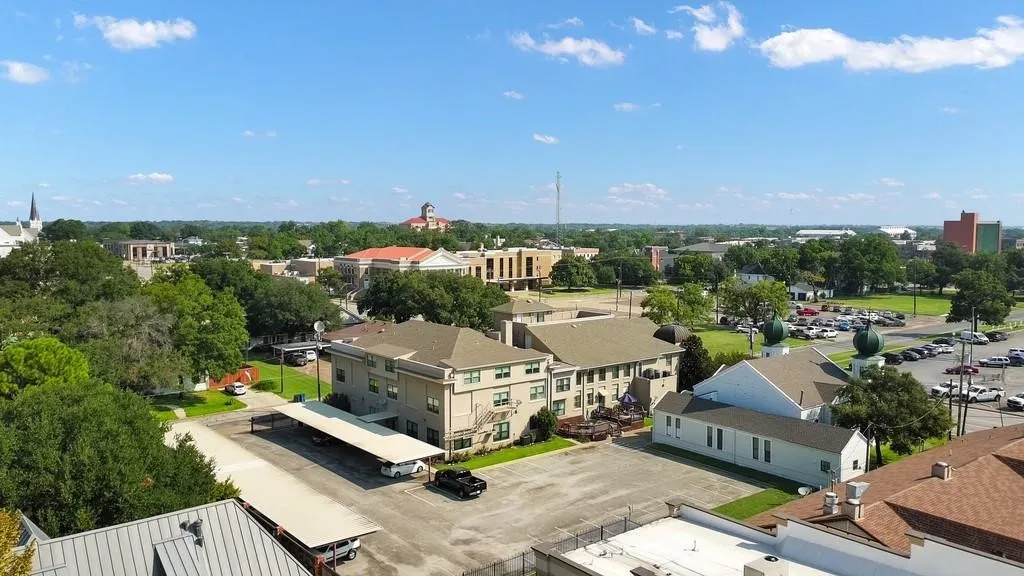 Condominium For Sale in Navarro County , 603 W 6TH Avenue 103, Corsicana, Texas 75110, 2 Bedroom, 2 Bathroom, Garage spaces, 1,475 Sqft, built in 2001, mls#21410530, Real Estate Agent in Corsicana, Homes For Sale in Navarro county, Homes For Sale in Corsicana, Realtor in Corsicana Texas, Real Estate Brokerage Independent Realty Texas, Luminita Cordes Realtor