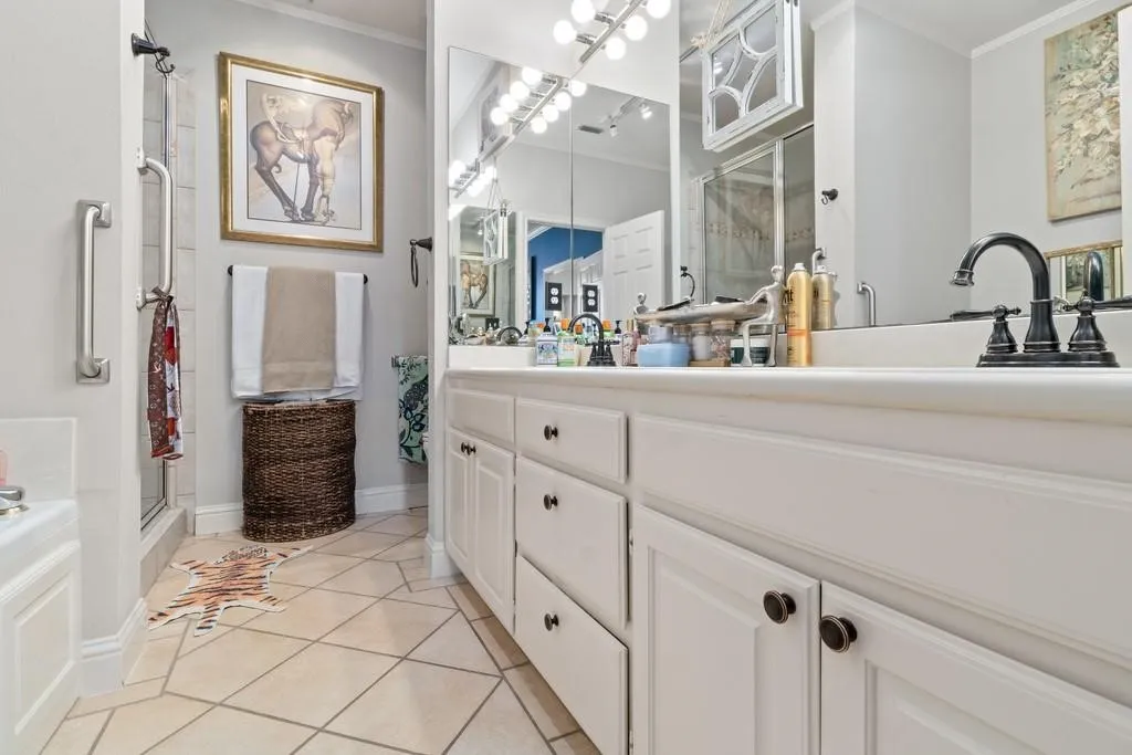 Condominium For Sale in Navarro County , 603 W 6TH Avenue 103, Corsicana, Texas 75110, 2 Bedroom, 2 Bathroom, Garage spaces, 1,475 Sqft, built in 2001, mls#21410530, Real Estate Agent in Corsicana, Homes For Sale in Navarro county, Homes For Sale in Corsicana, Realtor in Corsicana Texas, Real Estate Brokerage Independent Realty Texas, Luminita Cordes Realtor