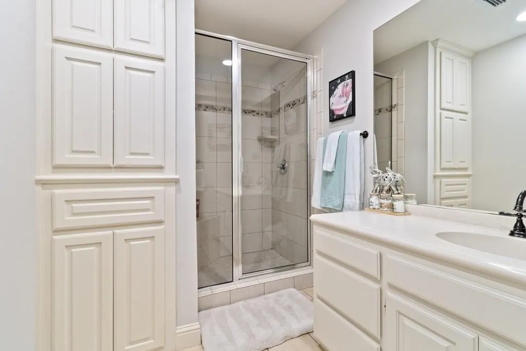 Condominium For Sale in Navarro County , 603 W 6TH Avenue 103, Corsicana, Texas 75110, 2 Bedroom, 2 Bathroom, Garage spaces, 1,475 Sqft, built in 2001, mls#21410530, Real Estate Agent in Corsicana, Homes For Sale in Navarro county, Homes For Sale in Corsicana, Realtor in Corsicana Texas, Real Estate Brokerage Independent Realty Texas, Luminita Cordes Realtor