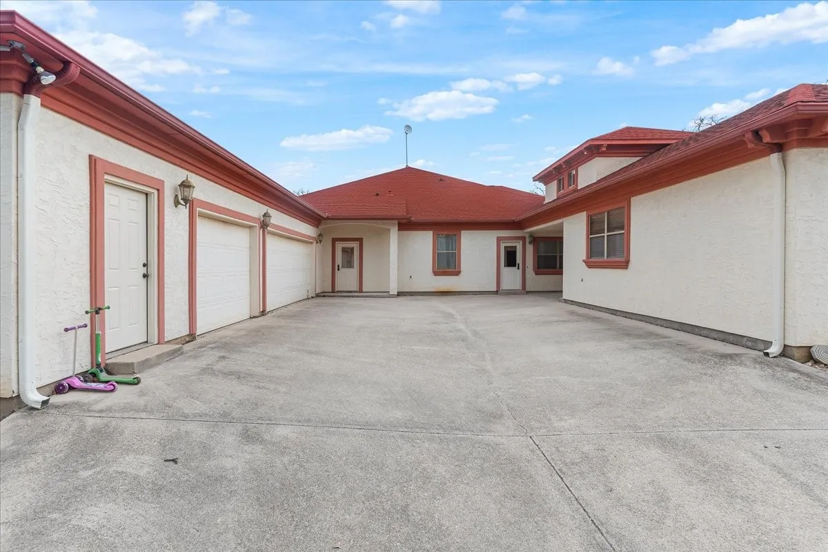3 car garage