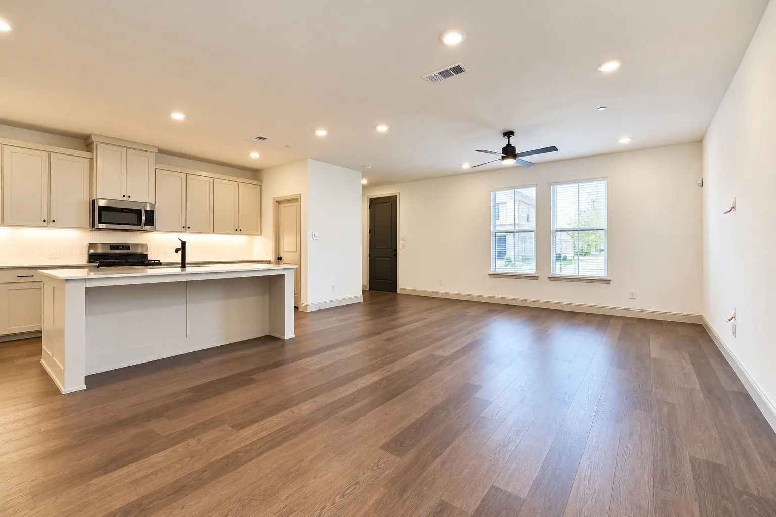 Townhouse For Sale in Collin County , 2805 Chisos Red Road, Mc Kinney, Texas 75071, 3 Bedroom, 3 Bathroom, 2 Garage spaces, 2,189 Sqft, built in 2025, mls#21411274, Real Estate Agent in Mc Kinney, Homes For Sale in Collin county, Homes For Sale in Mc Kinney, Realtor in Mc Kinney Texas, Real Estate Brokerage Independent Realty Texas, Luminita Cordes Realtor