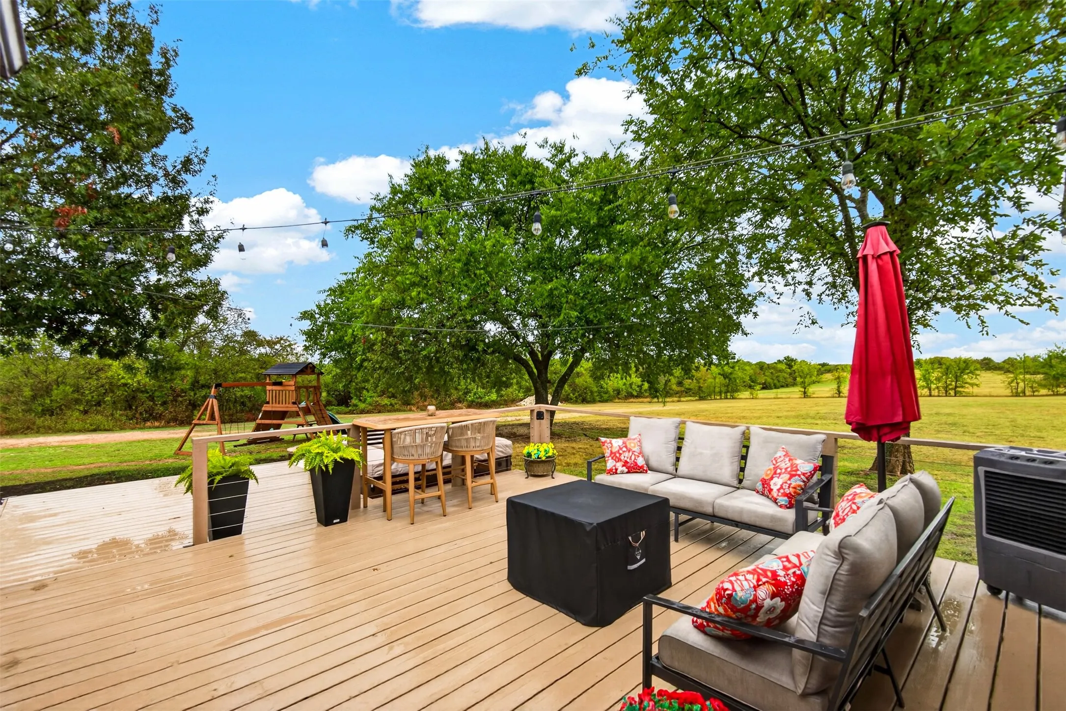 Single Family Residence For Sale in Grayson County , 695 Harris Lane, Whitewright, Texas 75491, 3 Bedroom, 3 Bathroom, 5 Garage spaces, 2,400 Sqft, built in 2012, mls#21402808, Real Estate Agent in Whitewright, Homes For Sale in Grayson county, Homes For Sale in Whitewright, Realtor in Whitewright Texas, Real Estate Brokerage Independent Realty Texas, Luminita Cordes Realtor
