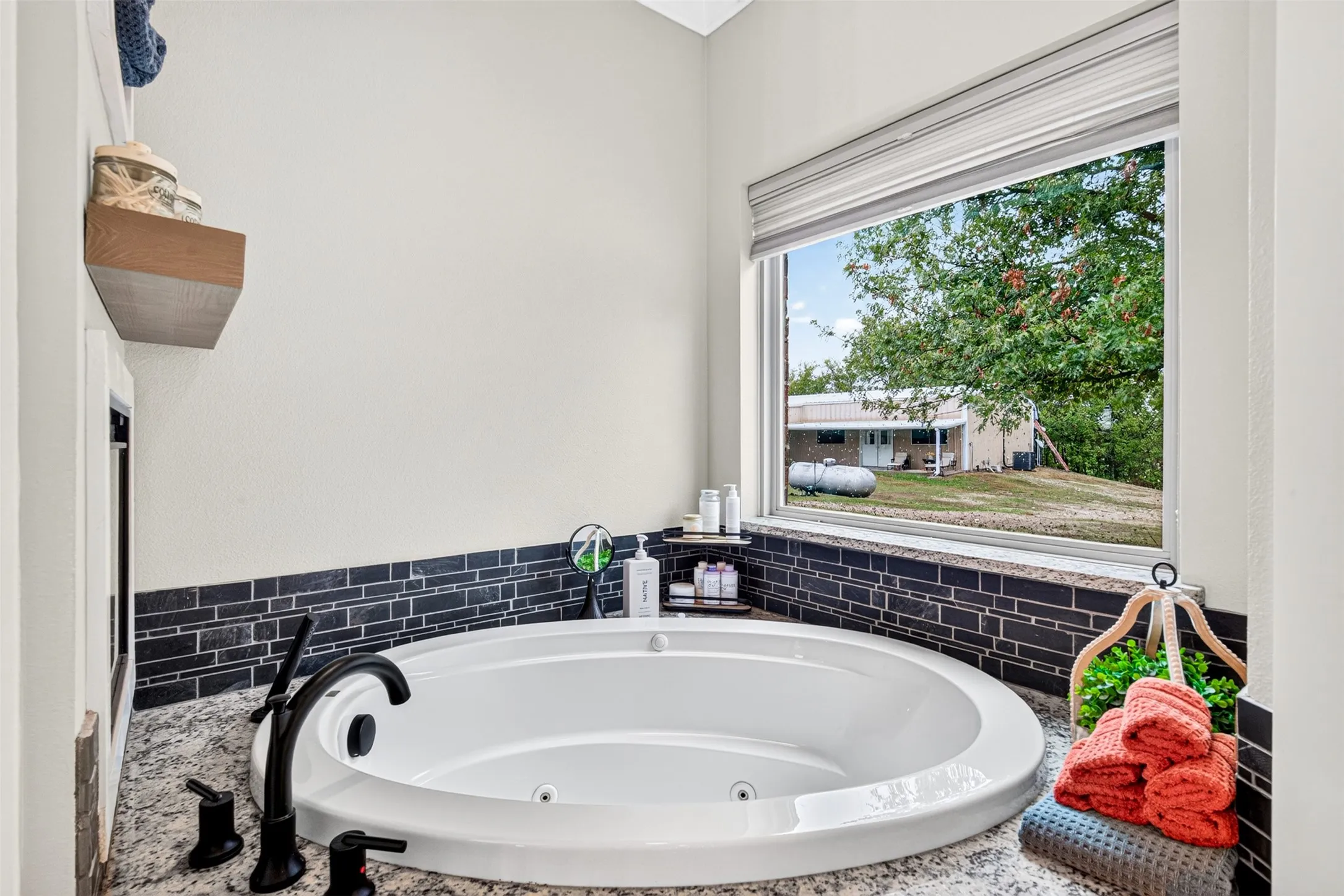 Single Family Residence For Sale in Grayson County , 695 Harris Lane, Whitewright, Texas 75491, 3 Bedroom, 3 Bathroom, 5 Garage spaces, 2,400 Sqft, built in 2012, mls#21402808, Real Estate Agent in Whitewright, Homes For Sale in Grayson county, Homes For Sale in Whitewright, Realtor in Whitewright Texas, Real Estate Brokerage Independent Realty Texas, Luminita Cordes Realtor