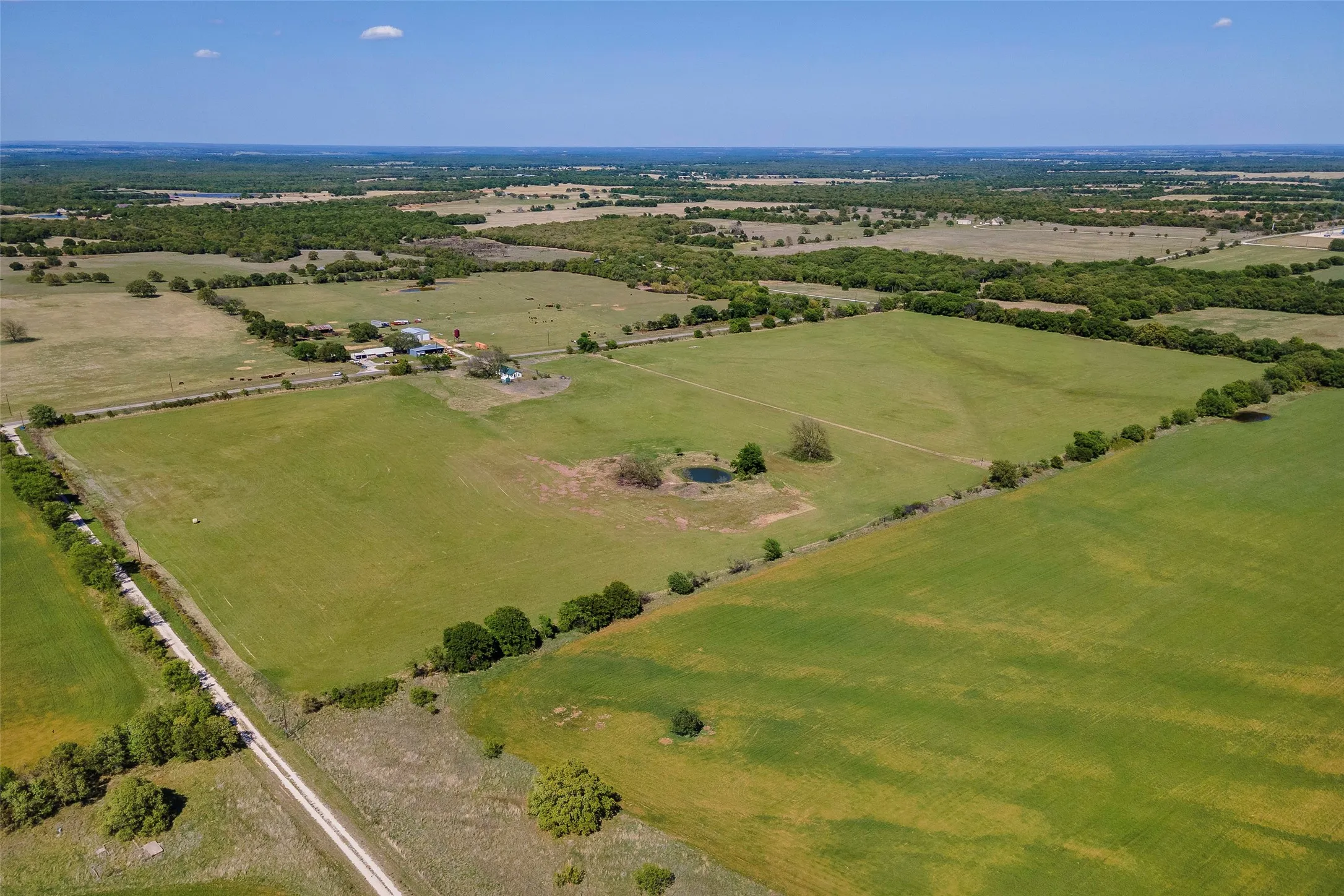 Single Family Residence For Sale in Montague County , 3913 Fm1956, Nocona, Texas 76255, 2 Bedroom, 1 Bathroom, Garage spaces, 1,151 Sqft, built in 1970, mls#21411288, Real Estate Agent in Nocona, Homes For Sale in Montague county, Homes For Sale in Nocona, Realtor in Nocona Texas, Real Estate Brokerage Independent Realty Texas, Luminita Cordes Realtor
