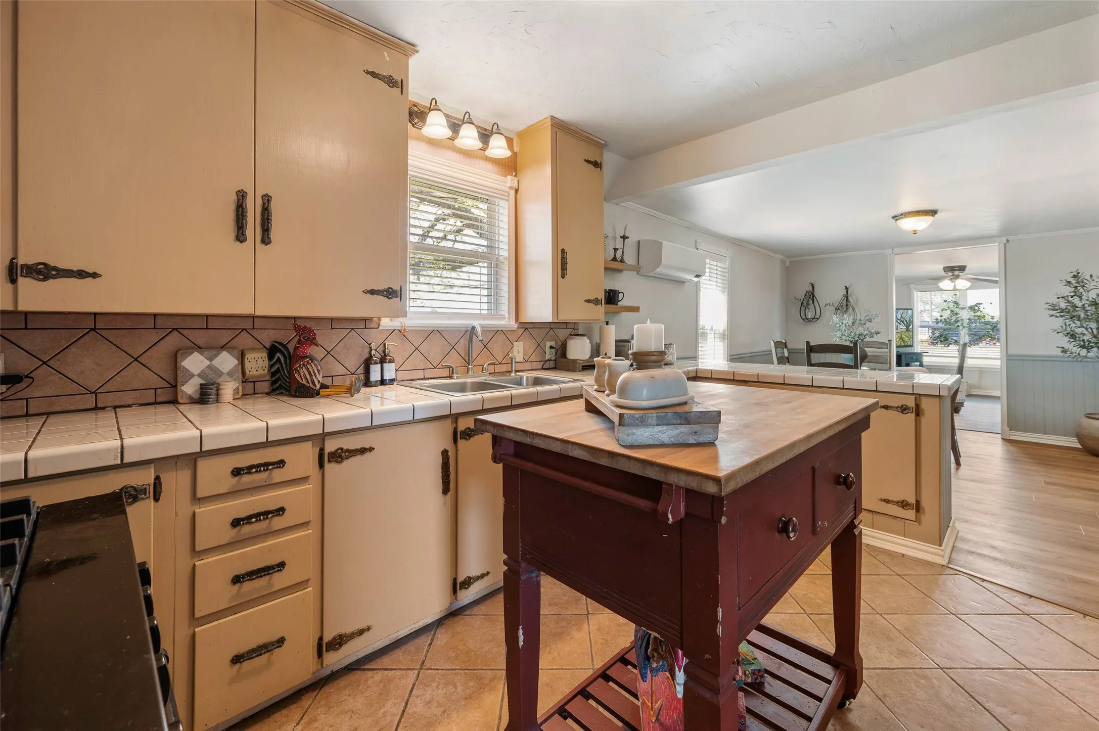 Single Family Residence For Sale in Montague County , 3913 Fm1956, Nocona, Texas 76255, 2 Bedroom, 1 Bathroom, Garage spaces, 1,151 Sqft, built in 1970, mls#21411288, Real Estate Agent in Nocona, Homes For Sale in Montague county, Homes For Sale in Nocona, Realtor in Nocona Texas, Real Estate Brokerage Independent Realty Texas, Luminita Cordes Realtor