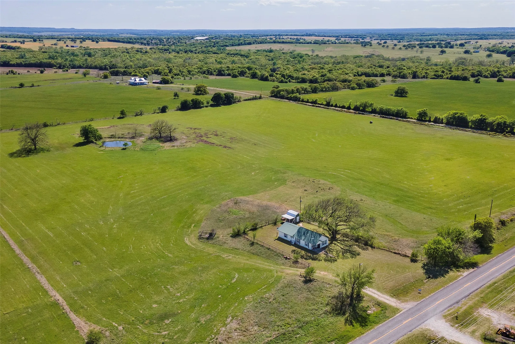 Single Family Residence For Sale in Montague County , 3913 Fm1956, Nocona, Texas 76255, 2 Bedroom, 1 Bathroom, Garage spaces, 1,151 Sqft, built in 1970, mls#21411288, Real Estate Agent in Nocona, Homes For Sale in Montague county, Homes For Sale in Nocona, Realtor in Nocona Texas, Real Estate Brokerage Independent Realty Texas, Luminita Cordes Realtor