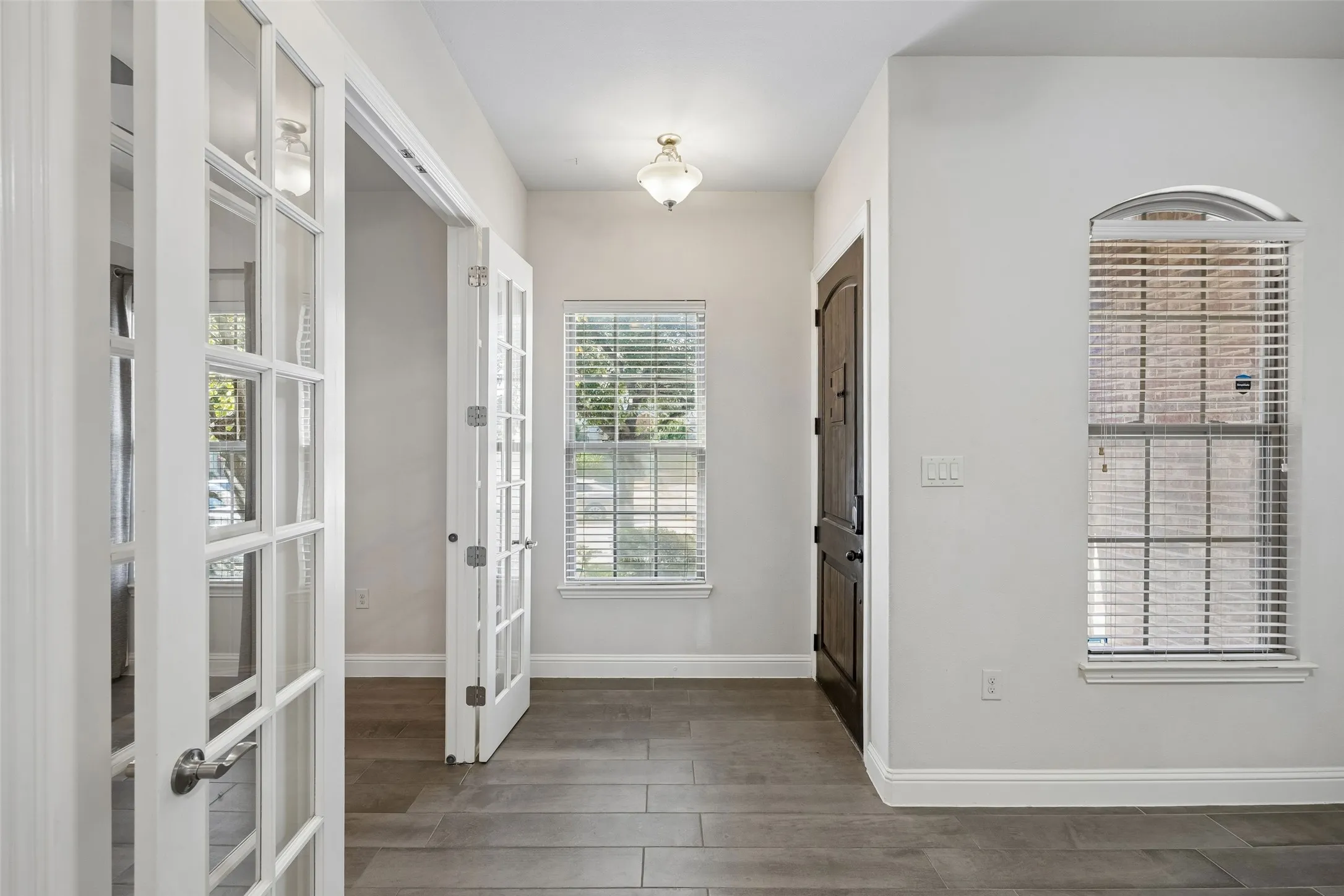 Townhouse For Rent in Tarrant County , 4135 Cascade Sky Drive, Arlington, Texas 76005, 3 Bedroom, 3 Bathroom, 2 Garage spaces, 1,851 Sqft, built in 2014, mls#21409035, Real Estate Agent in Arlington, Homes For Rent in Tarrant county, Homes For Rent in Arlington, Realtor in Arlington Texas, Real Estate Brokerage Independent Realty Texas, Luminita Cordes Realtor