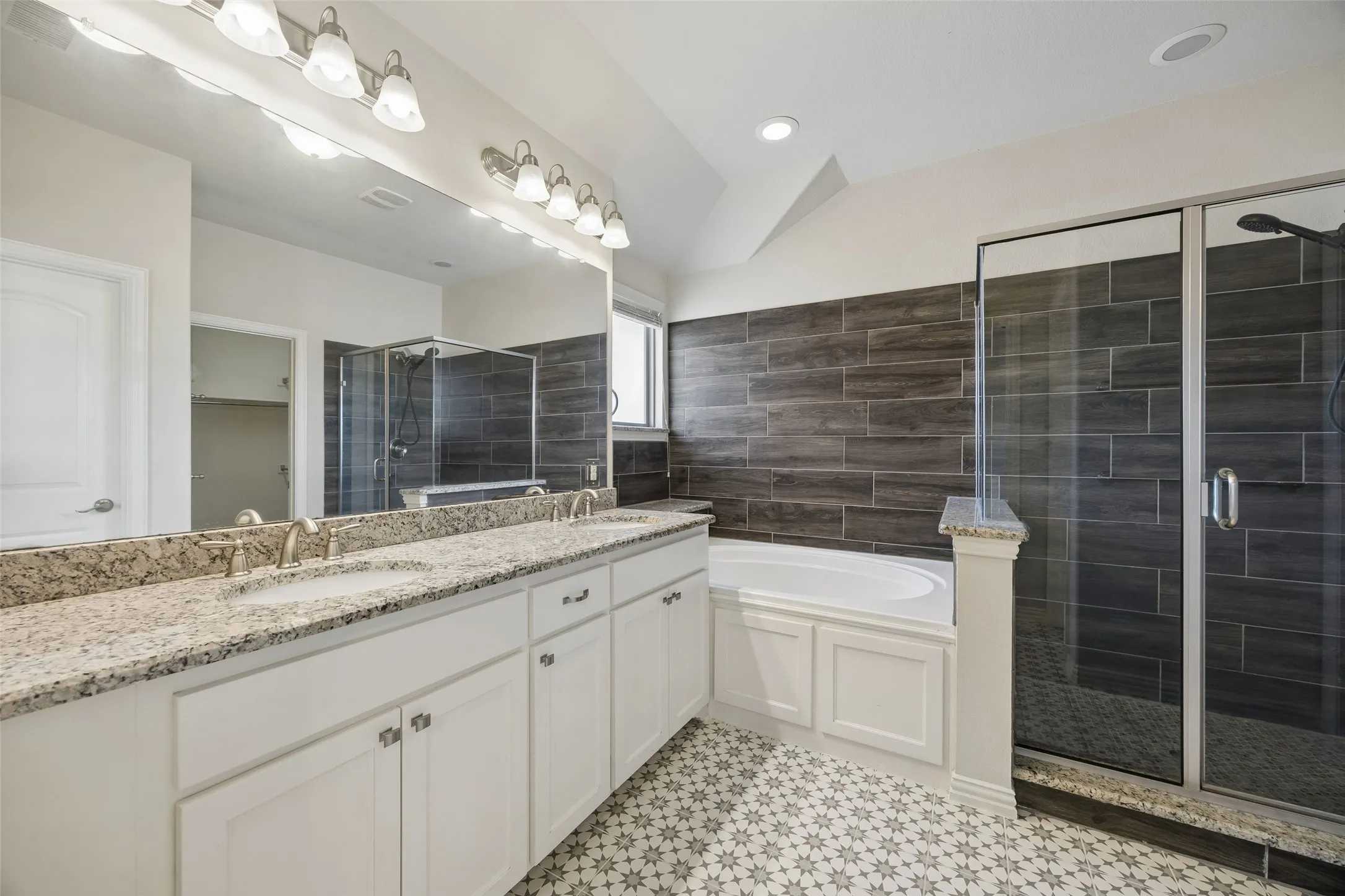 Townhouse For Rent in Tarrant County , 4135 Cascade Sky Drive, Arlington, Texas 76005, 3 Bedroom, 3 Bathroom, 2 Garage spaces, 1,851 Sqft, built in 2014, mls#21409035, Real Estate Agent in Arlington, Homes For Rent in Tarrant county, Homes For Rent in Arlington, Realtor in Arlington Texas, Real Estate Brokerage Independent Realty Texas, Luminita Cordes Realtor