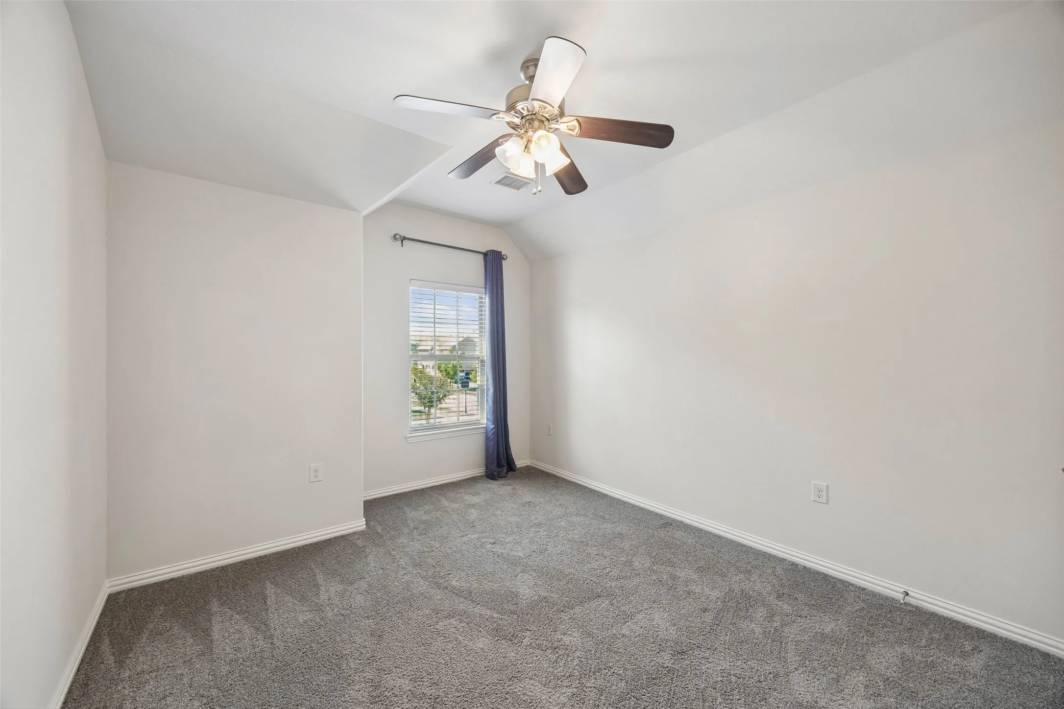 Townhouse For Rent in Tarrant County , 4135 Cascade Sky Drive, Arlington, Texas 76005, 3 Bedroom, 3 Bathroom, 2 Garage spaces, 1,851 Sqft, built in 2014, mls#21409035, Real Estate Agent in Arlington, Homes For Rent in Tarrant county, Homes For Rent in Arlington, Realtor in Arlington Texas, Real Estate Brokerage Independent Realty Texas, Luminita Cordes Realtor
