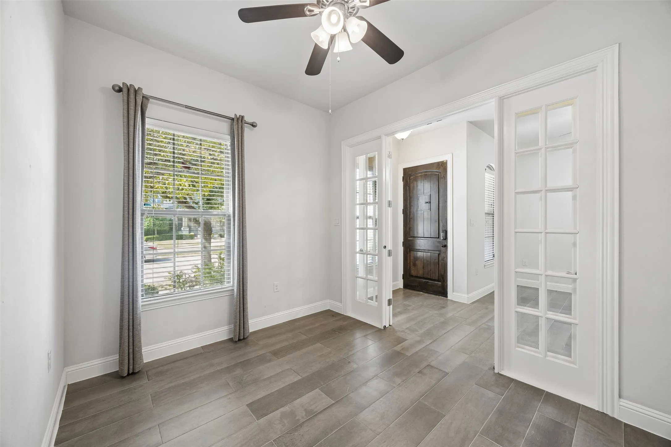 Townhouse For Rent in Tarrant County , 4135 Cascade Sky Drive, Arlington, Texas 76005, 3 Bedroom, 3 Bathroom, 2 Garage spaces, 1,851 Sqft, built in 2014, mls#21409035, Real Estate Agent in Arlington, Homes For Rent in Tarrant county, Homes For Rent in Arlington, Realtor in Arlington Texas, Real Estate Brokerage Independent Realty Texas, Luminita Cordes Realtor