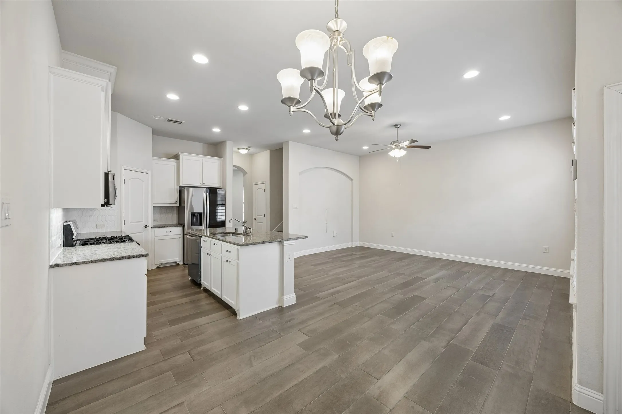 Townhouse For Rent in Tarrant County , 4135 Cascade Sky Drive, Arlington, Texas 76005, 3 Bedroom, 3 Bathroom, 2 Garage spaces, 1,851 Sqft, built in 2014, mls#21409035, Real Estate Agent in Arlington, Homes For Rent in Tarrant county, Homes For Rent in Arlington, Realtor in Arlington Texas, Real Estate Brokerage Independent Realty Texas, Luminita Cordes Realtor