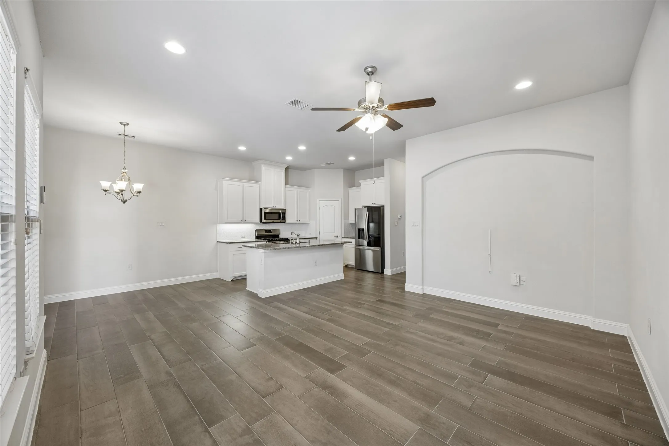 Townhouse For Rent in Tarrant County , 4135 Cascade Sky Drive, Arlington, Texas 76005, 3 Bedroom, 3 Bathroom, 2 Garage spaces, 1,851 Sqft, built in 2014, mls#21409035, Real Estate Agent in Arlington, Homes For Rent in Tarrant county, Homes For Rent in Arlington, Realtor in Arlington Texas, Real Estate Brokerage Independent Realty Texas, Luminita Cordes Realtor