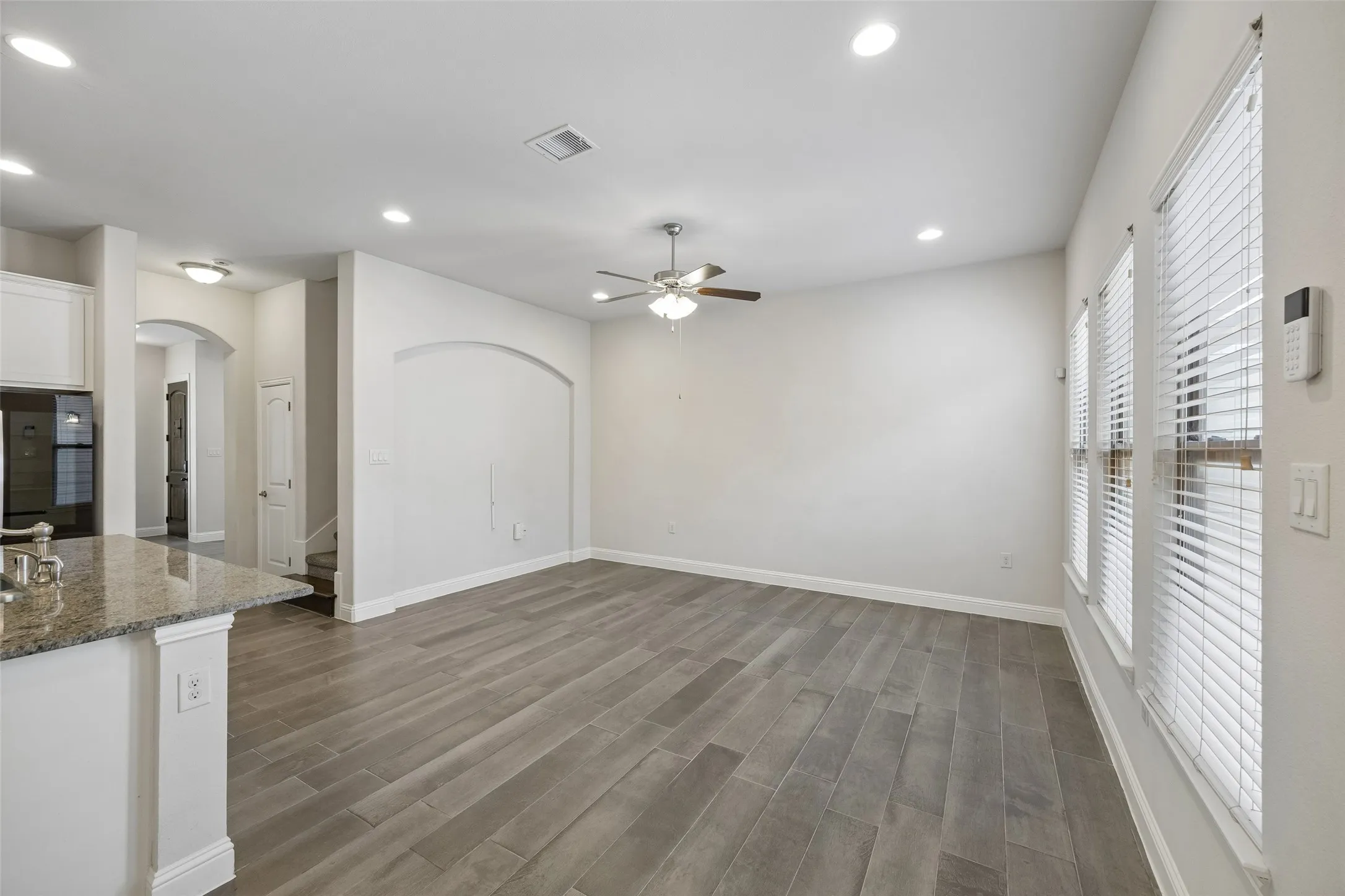 Townhouse For Rent in Tarrant County , 4135 Cascade Sky Drive, Arlington, Texas 76005, 3 Bedroom, 3 Bathroom, 2 Garage spaces, 1,851 Sqft, built in 2014, mls#21409035, Real Estate Agent in Arlington, Homes For Rent in Tarrant county, Homes For Rent in Arlington, Realtor in Arlington Texas, Real Estate Brokerage Independent Realty Texas, Luminita Cordes Realtor