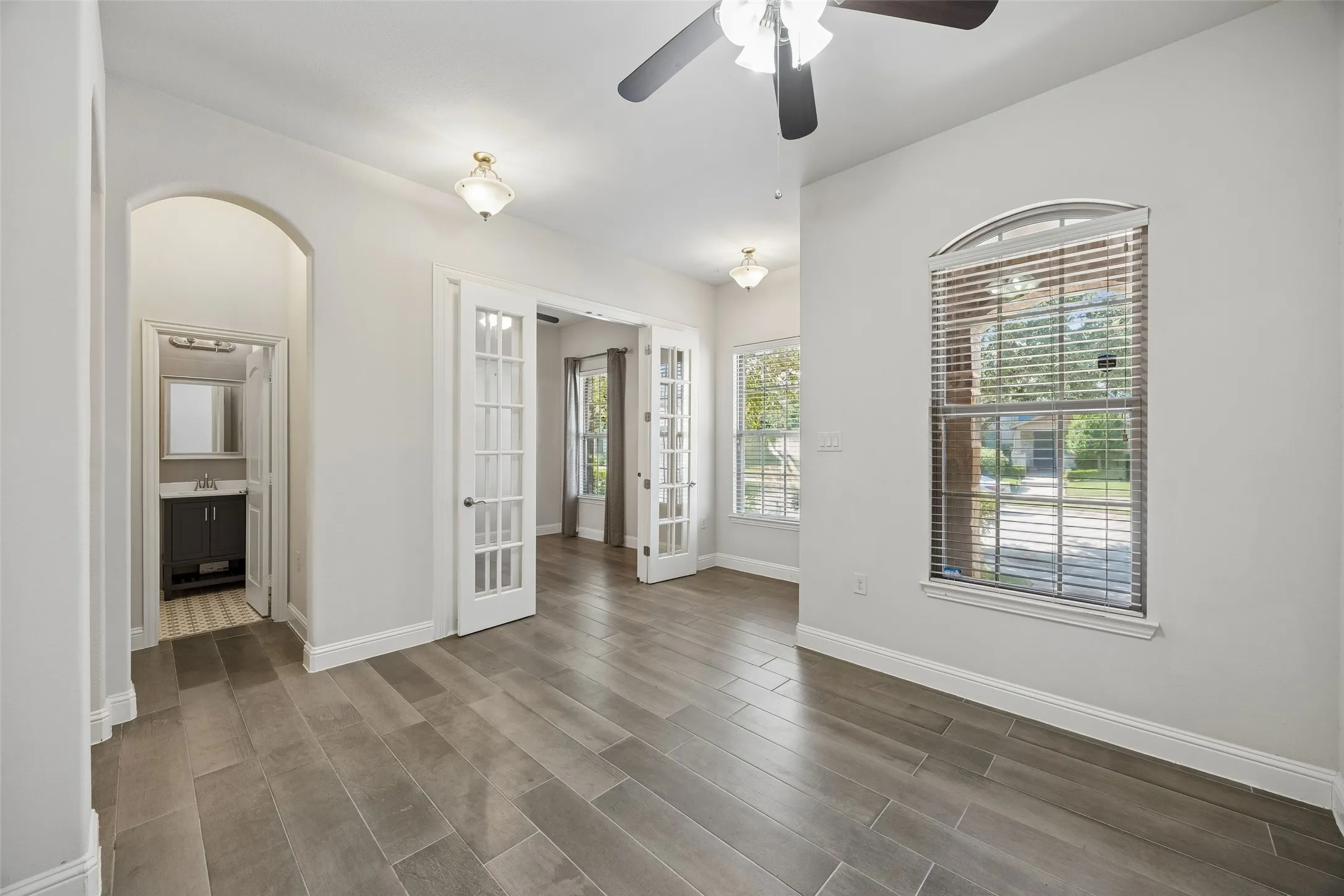 Townhouse For Rent in Tarrant County , 4135 Cascade Sky Drive, Arlington, Texas 76005, 3 Bedroom, 3 Bathroom, 2 Garage spaces, 1,851 Sqft, built in 2014, mls#21409035, Real Estate Agent in Arlington, Homes For Rent in Tarrant county, Homes For Rent in Arlington, Realtor in Arlington Texas, Real Estate Brokerage Independent Realty Texas, Luminita Cordes Realtor